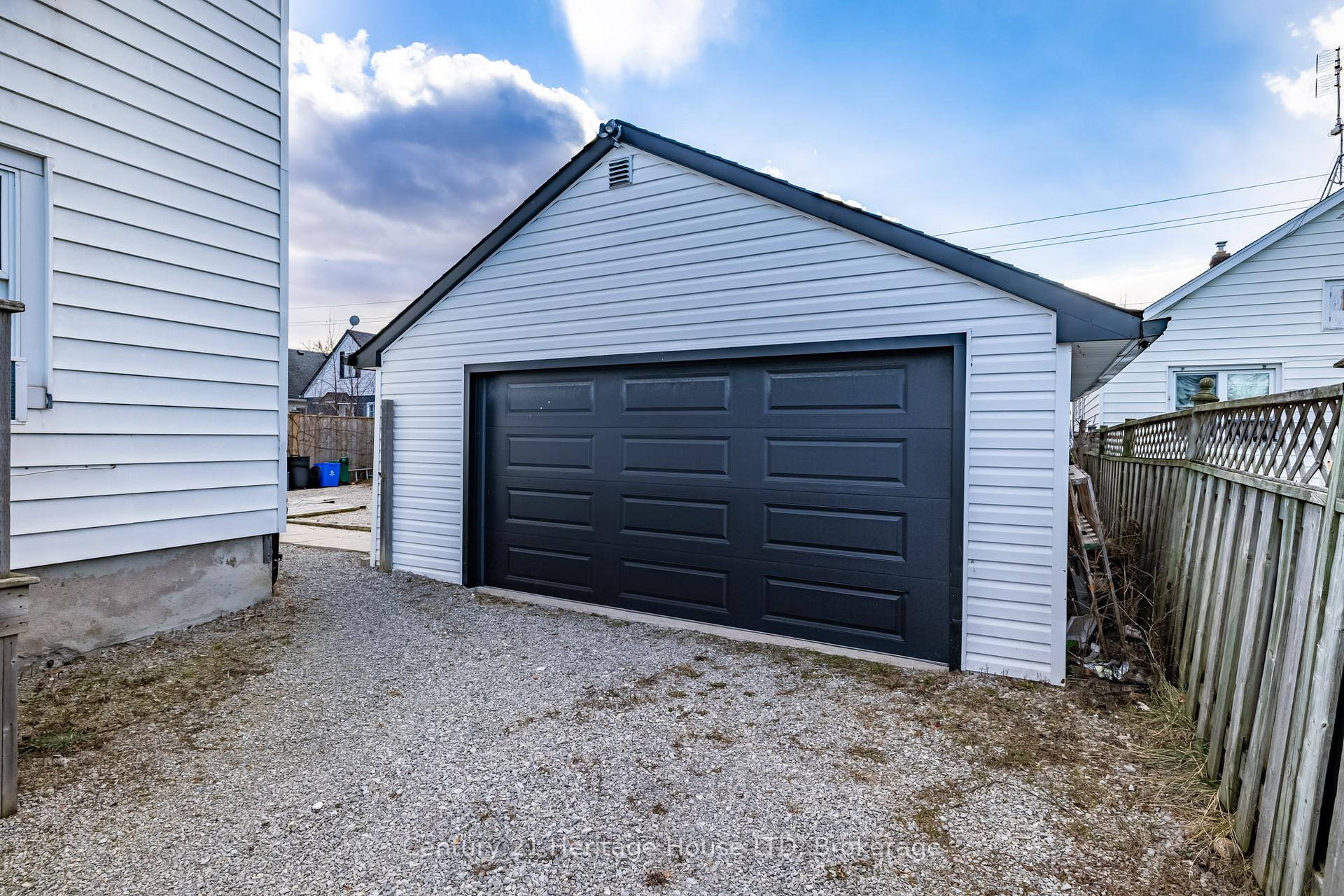 Photo 18 of 24 Union Street, St. Catharines, Western Hill — HOMEH