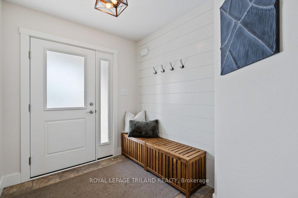 Photo 5 of 25 Oakmont Street, St. Thomas — HOMEH