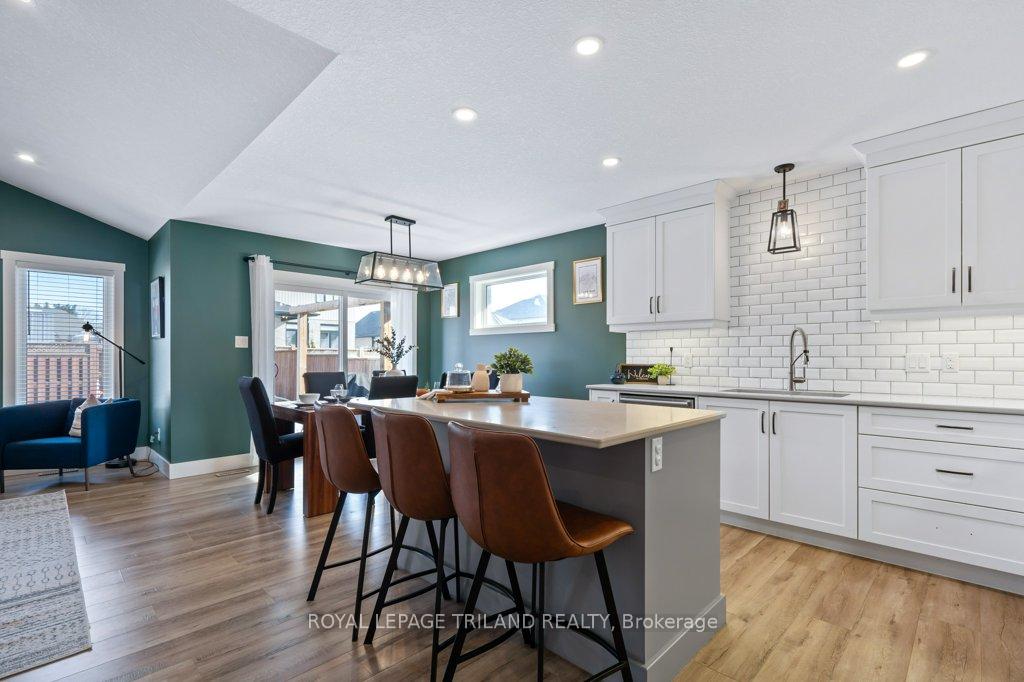 Photo 10 of 25 Oakmont Street, St. Thomas — HOMEH