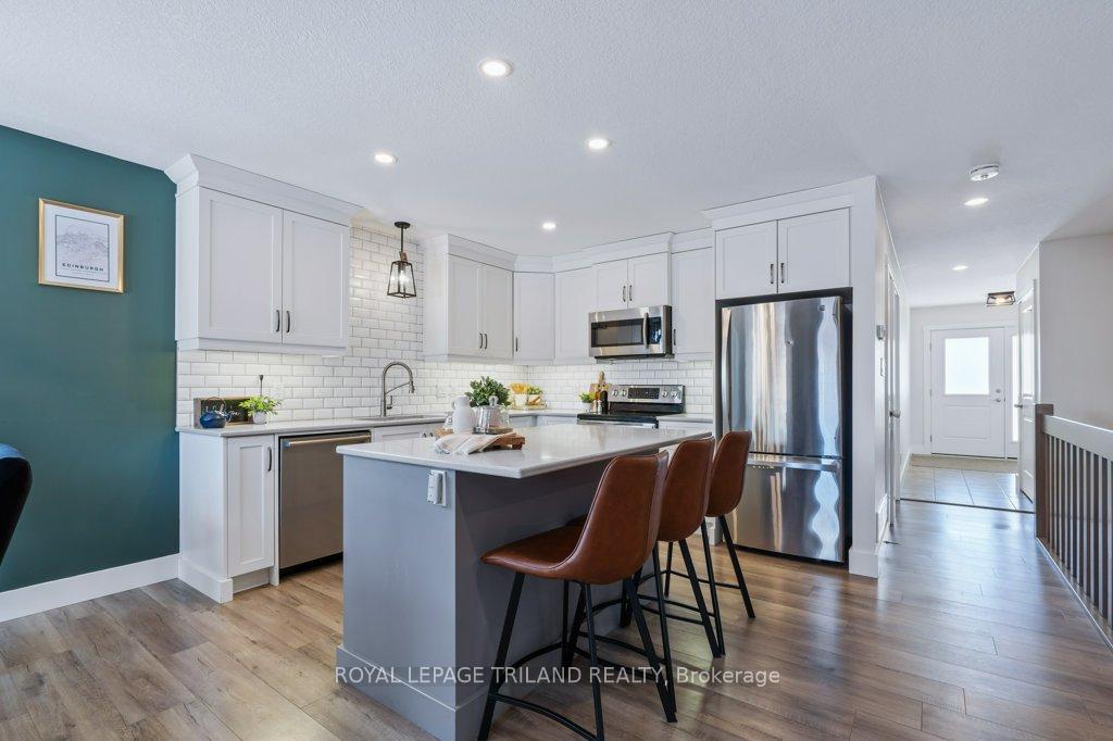 Photo 12 of 25 Oakmont Street, St. Thomas — HOMEH