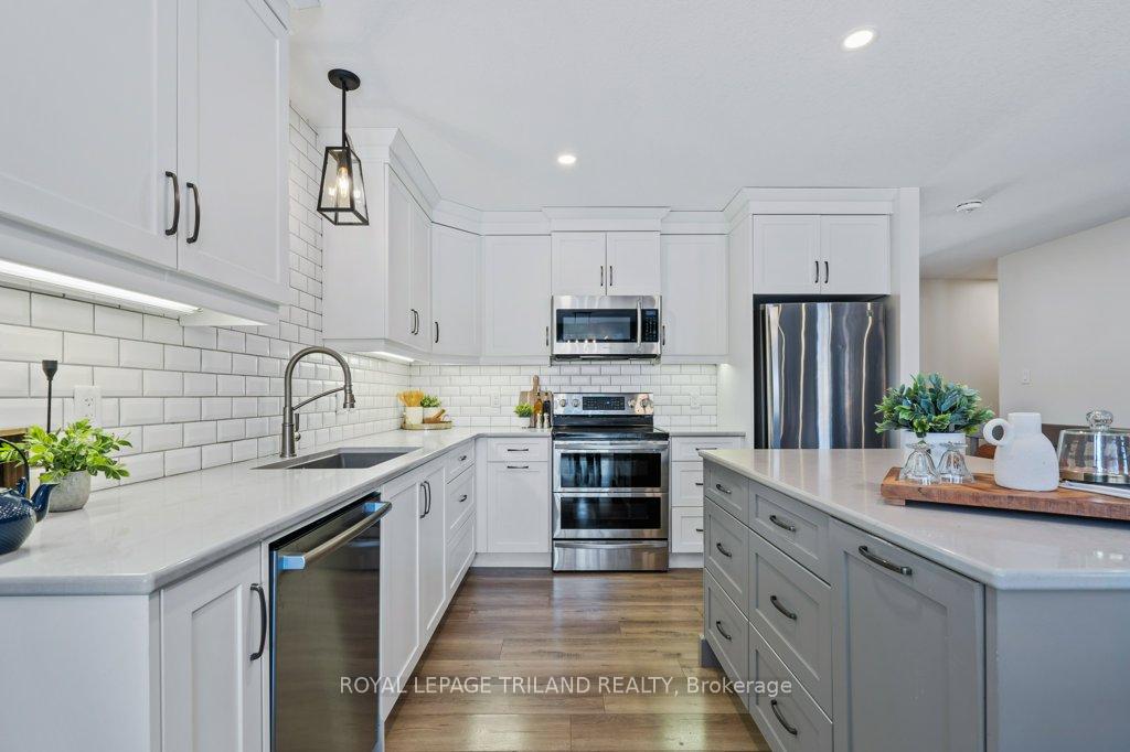 Photo 13 of 25 Oakmont Street, St. Thomas — HOMEH