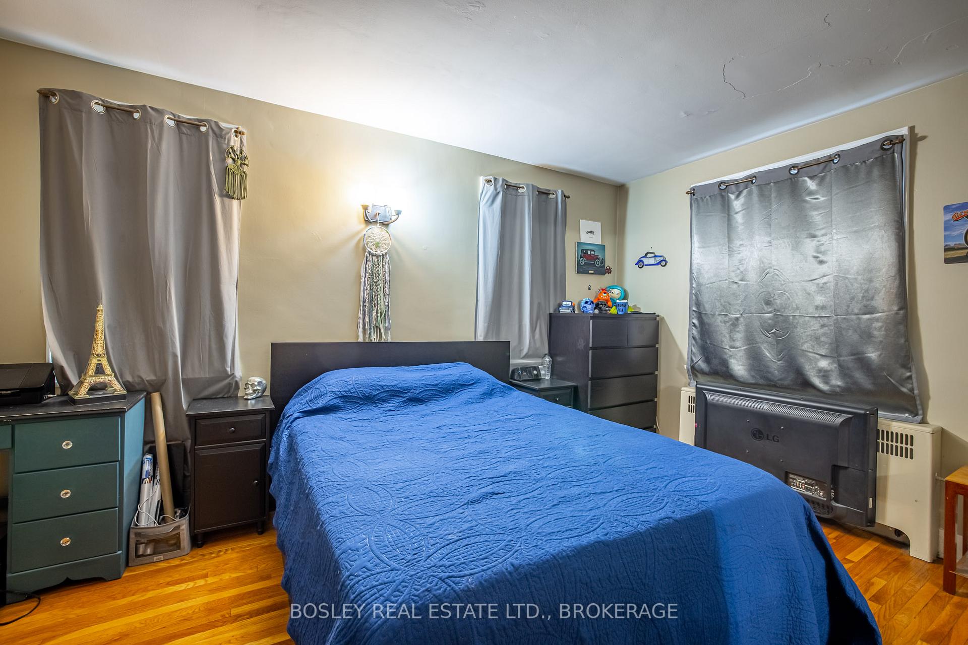 Photo 10 of 132 Dufferin Street E, St. Catharines, Downtown — HOMEH