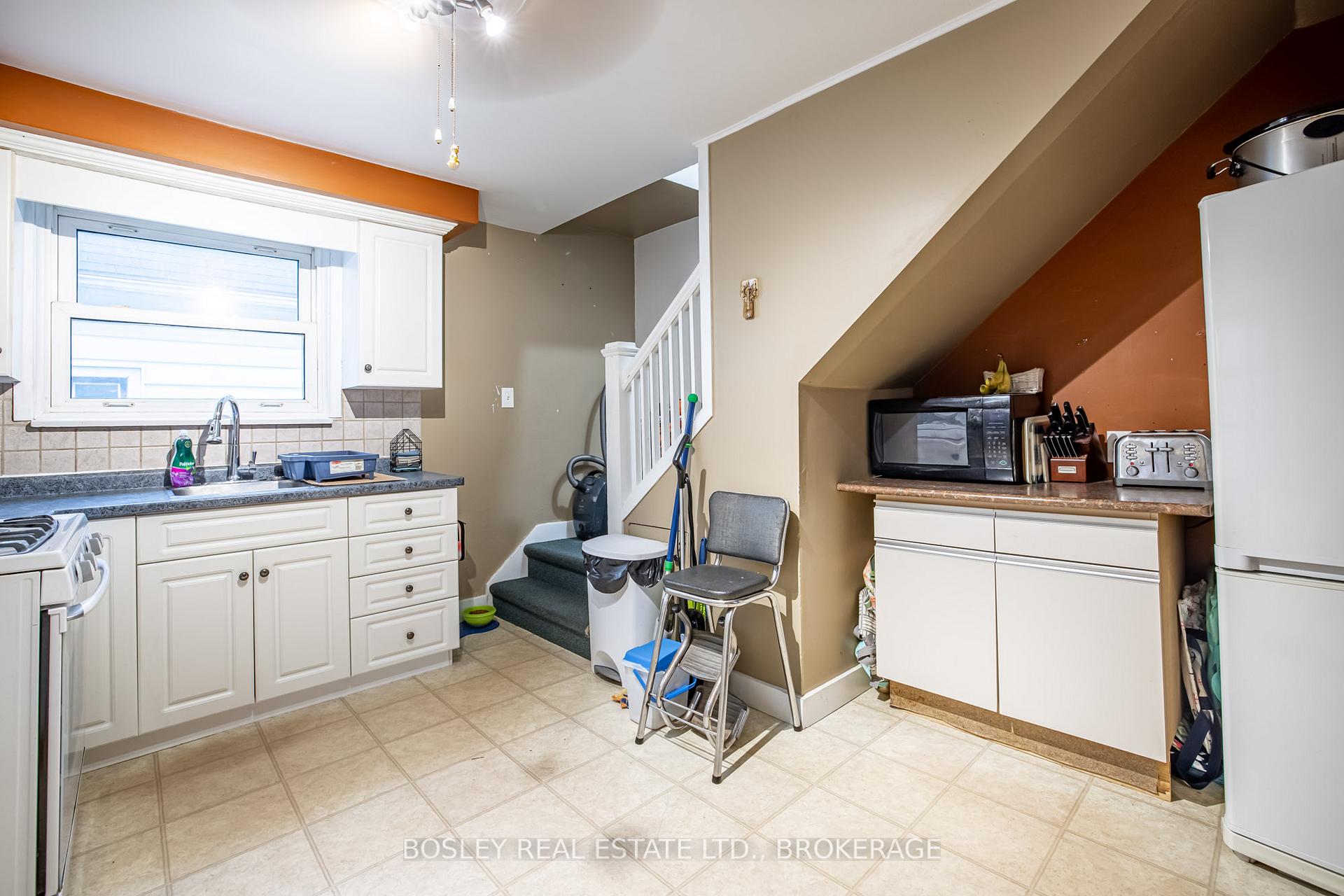 Photo 12 of 132 Dufferin Street E, St. Catharines, Downtown — HOMEH