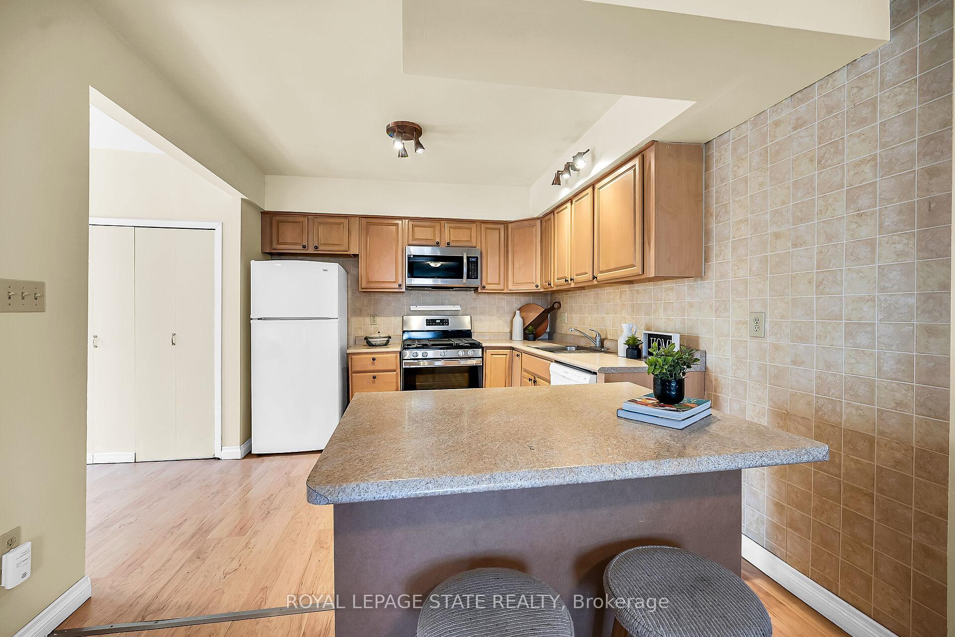 Photo 11 of 42 East 27th Street, Hamilton, Eastmount — HOMEH