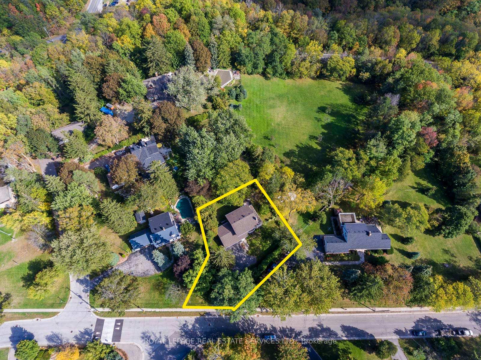 Photo 4 of 155 Main Street S, Hamilton, Waterdown — HOMEH