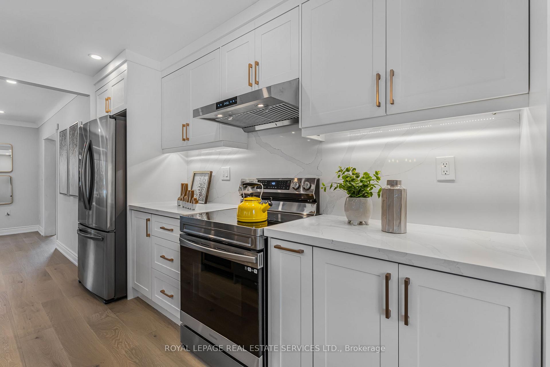 Photo 15 of 155 Main Street S, Hamilton, Waterdown — HOMEH