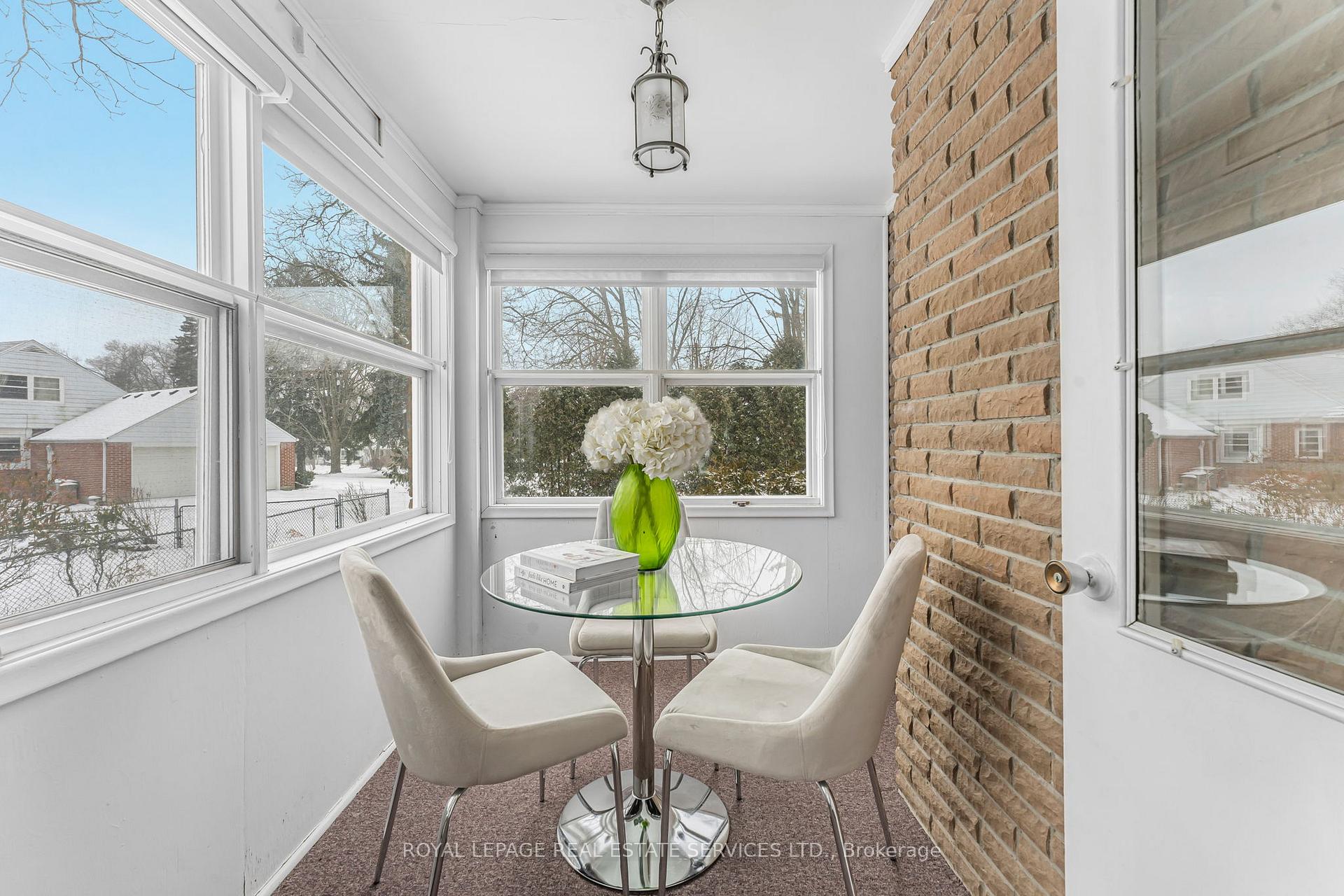 Photo 19 of 155 Main Street S, Hamilton, Waterdown — HOMEH