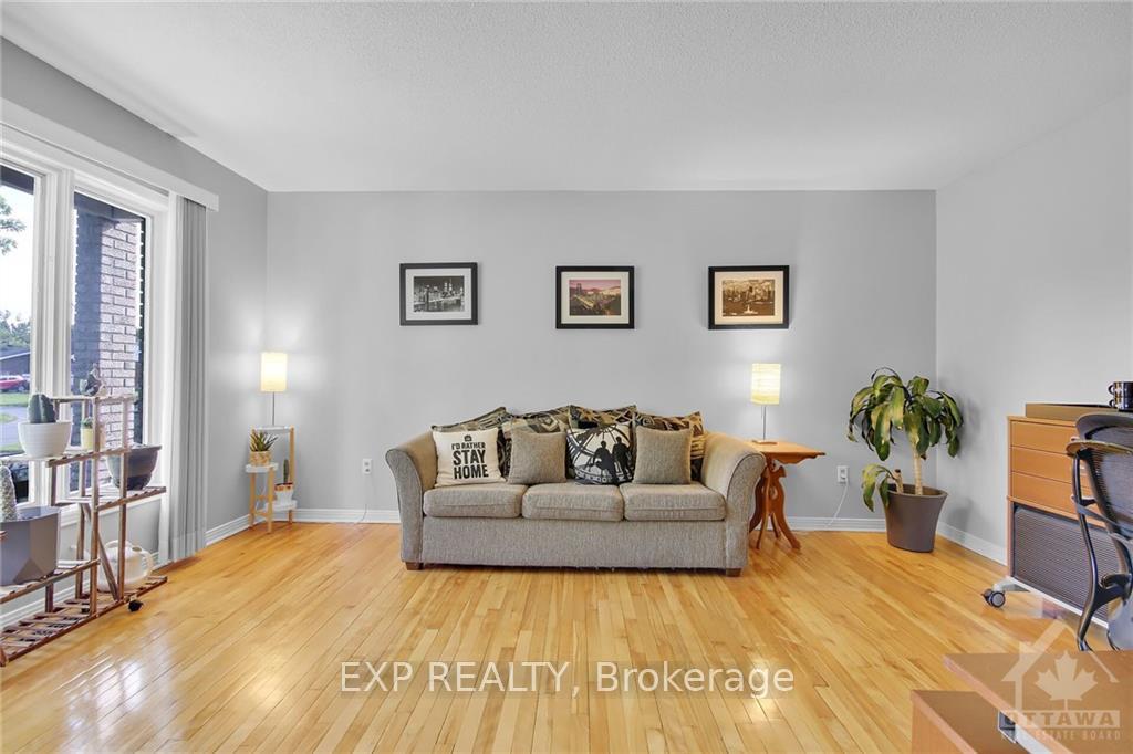 Photo 6 of 45 Sunnycrest Drive, Ottawa, City View/Skyline/Fisher Heights/Parkwood Hills — HOMEH