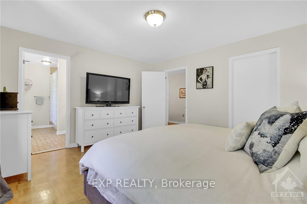 Photo 13 of 45 Sunnycrest Drive, Ottawa, City View/Skyline/Fisher Heights/Parkwood Hills — HOMEH