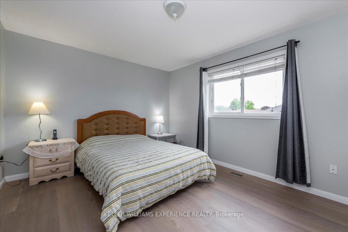 Photo 13 of 39 Coleman Drive, Barrie, Edgehill Drive — HOMEH