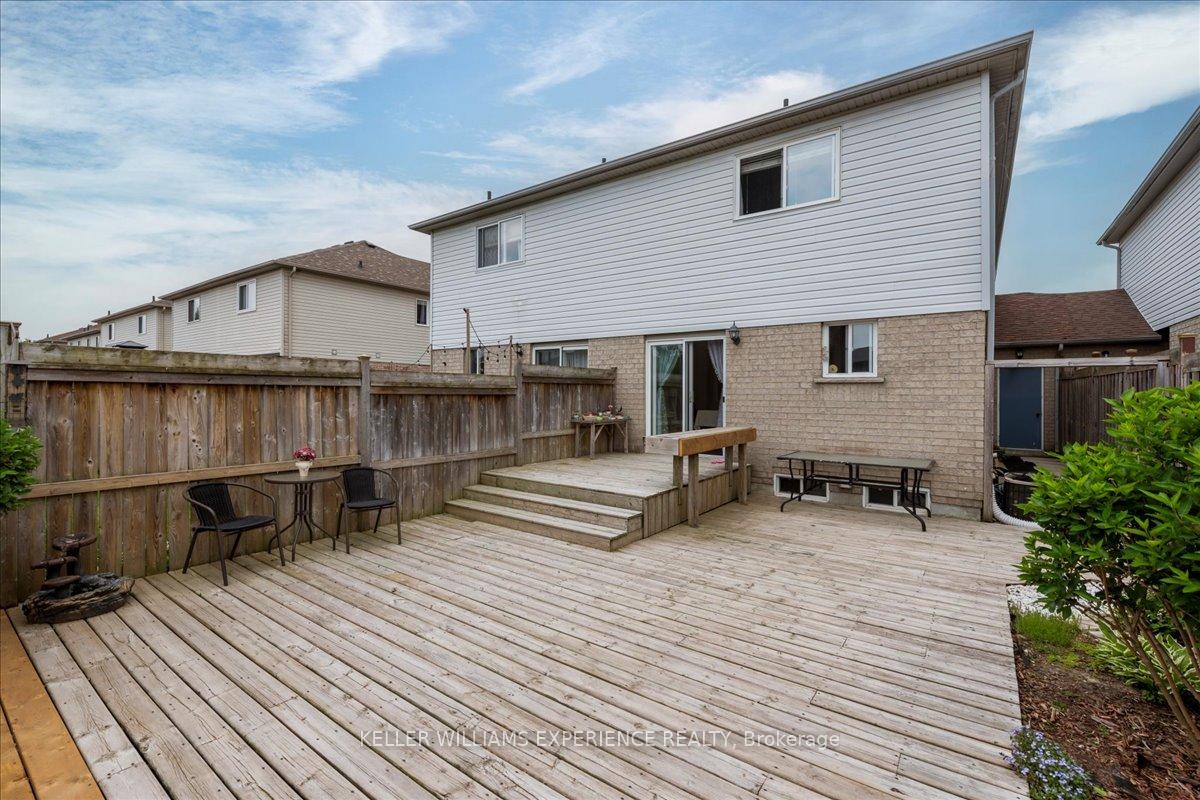 Photo 23 of 39 Coleman Drive, Barrie, Edgehill Drive — HOMEH