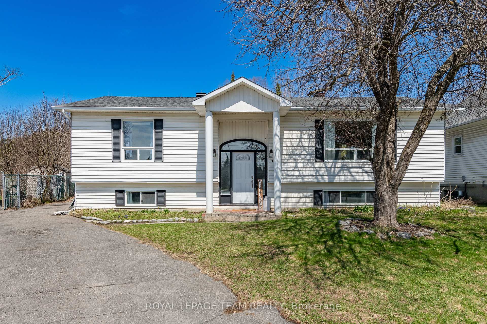 Photo 1 of 34 Poole Creek Crescent, Ottawa, Fringewood — HOMEH