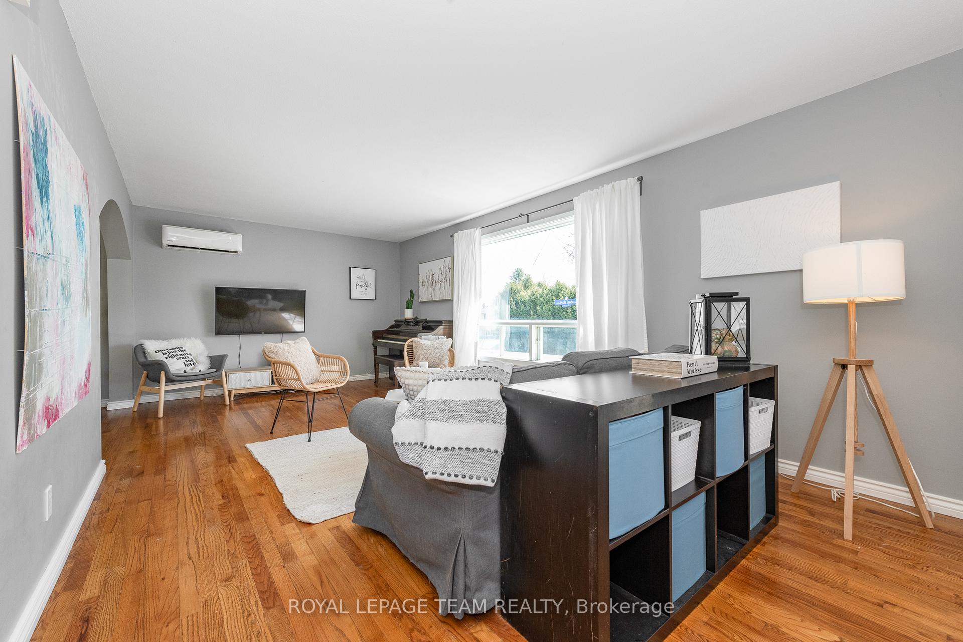 Photo 3 of 34 Poole Creek Crescent, Ottawa, Fringewood — HOMEH