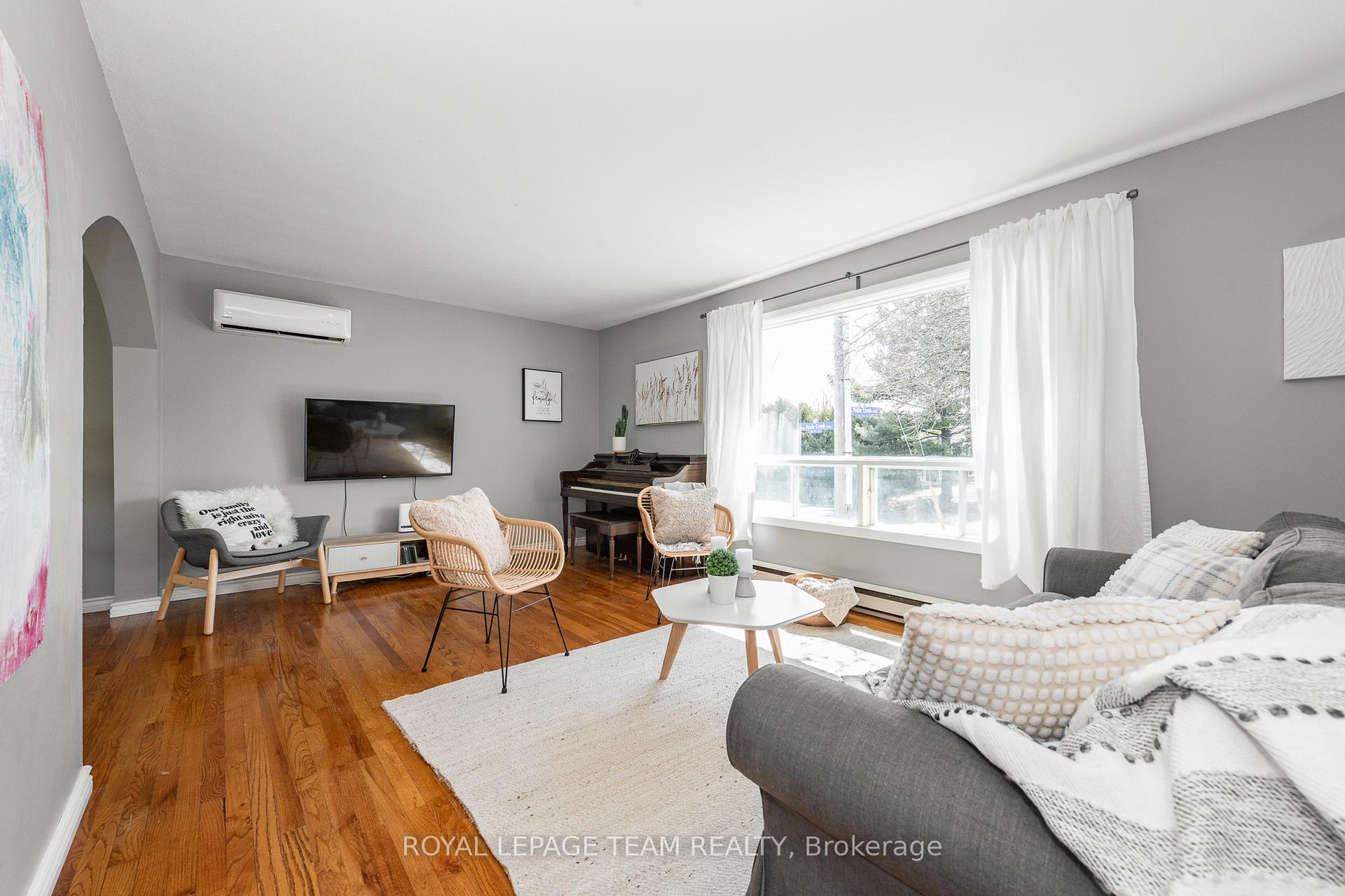 Photo 5 of 34 Poole Creek Crescent, Ottawa, Fringewood — HOMEH