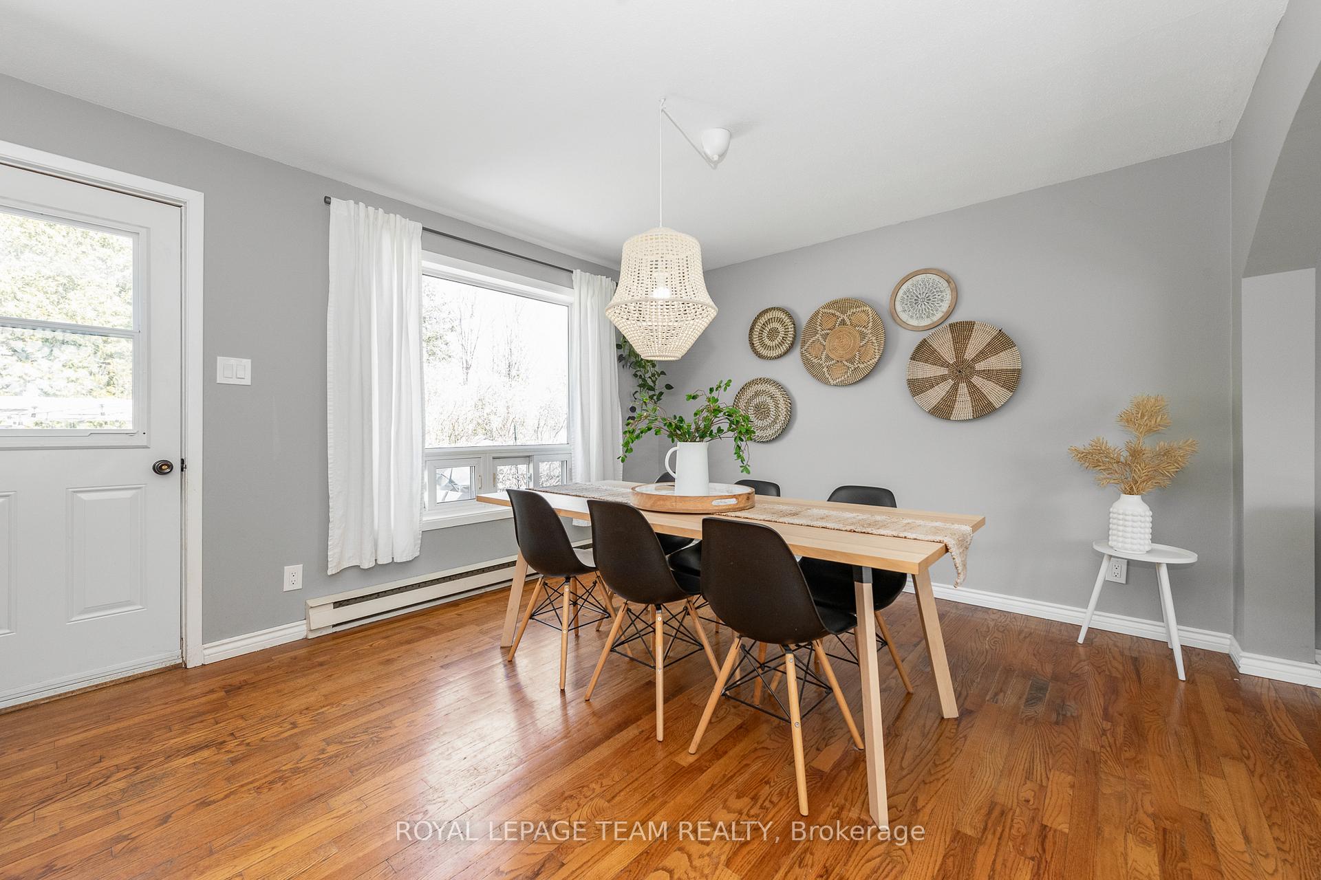 Photo 7 of 34 Poole Creek Crescent, Ottawa, Fringewood — HOMEH