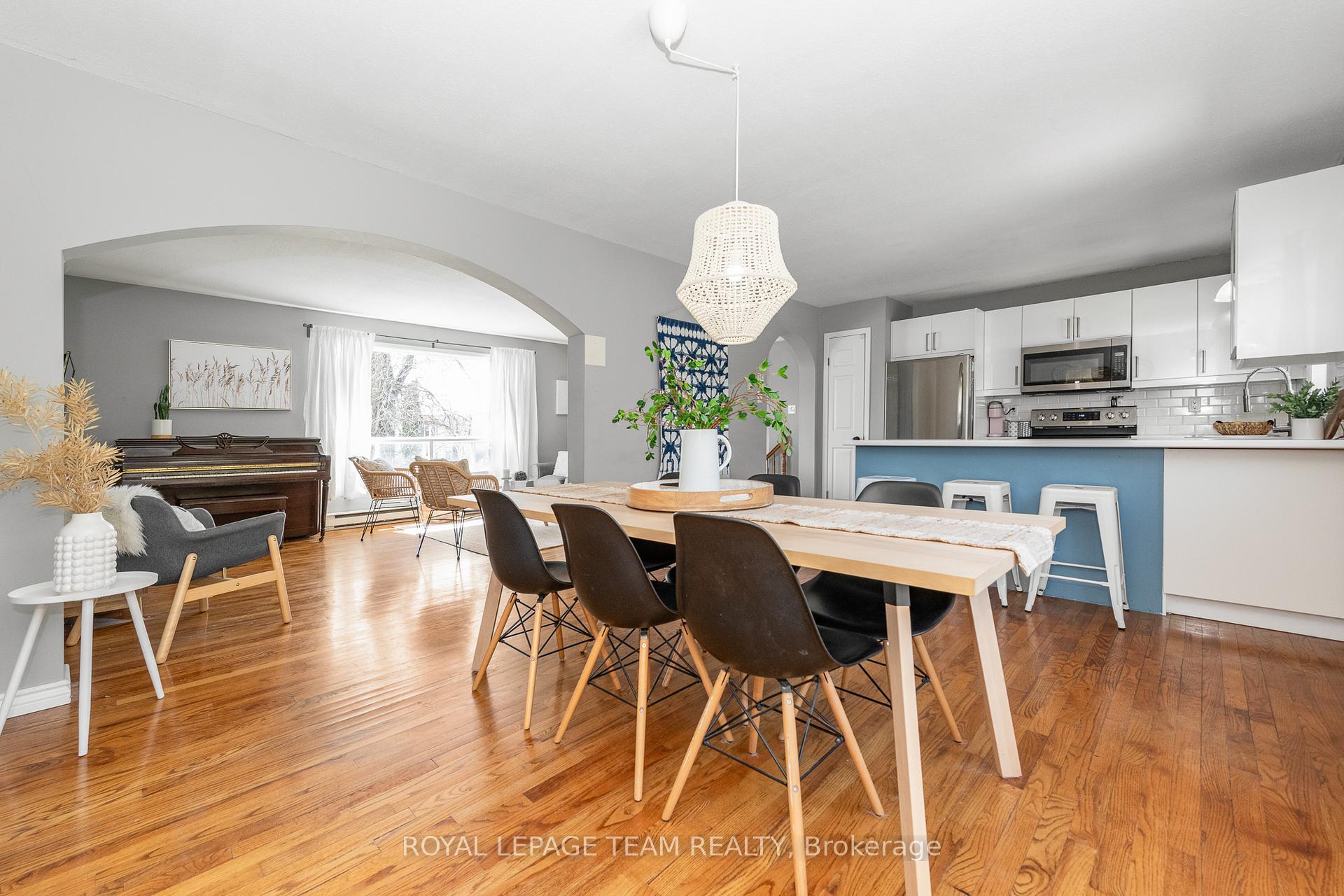 Photo 8 of 34 Poole Creek Crescent, Ottawa, Fringewood — HOMEH