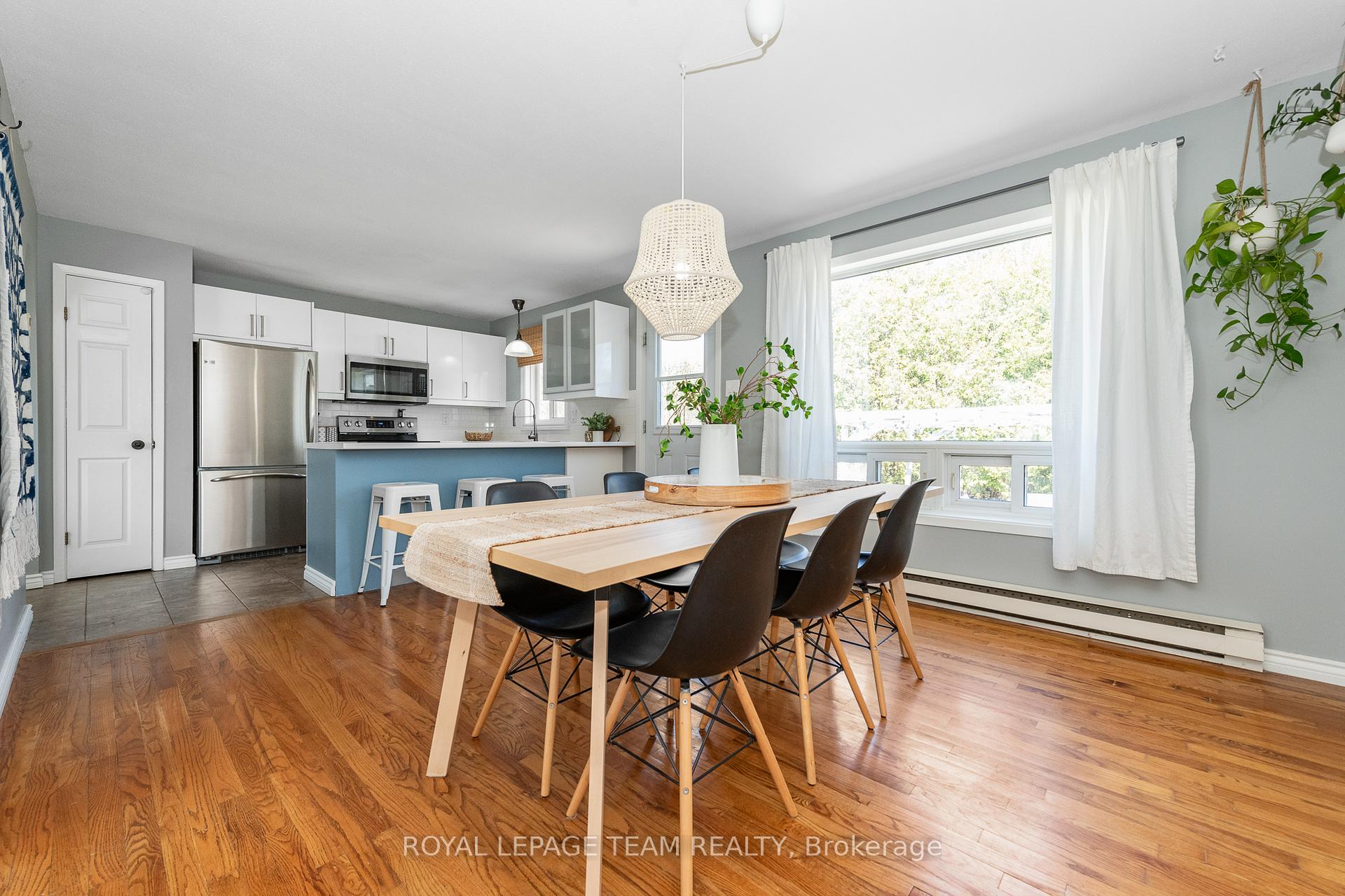Photo 9 of 34 Poole Creek Crescent, Ottawa, Fringewood — HOMEH