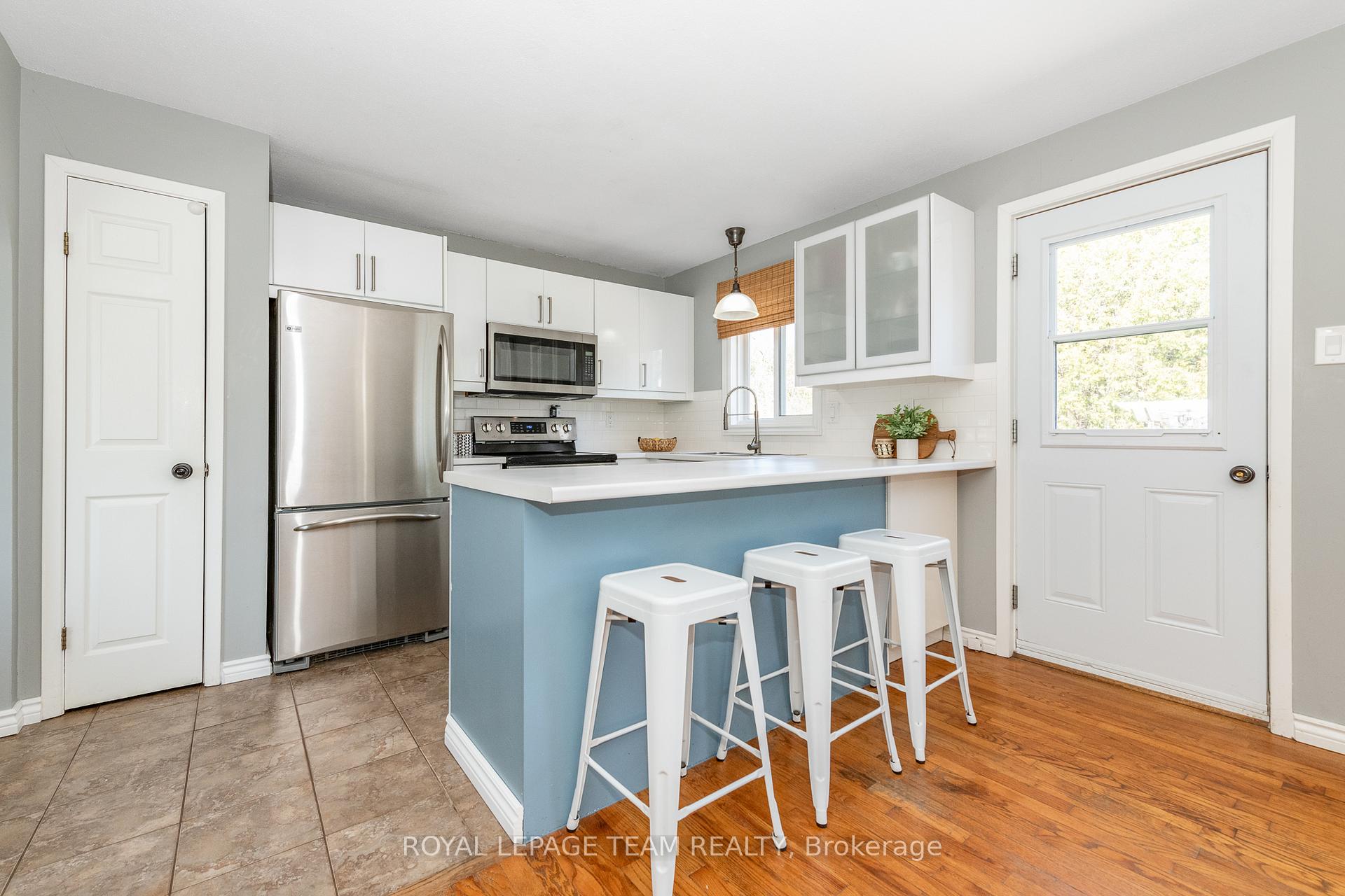 Photo 10 of 34 Poole Creek Crescent, Ottawa, Fringewood — HOMEH