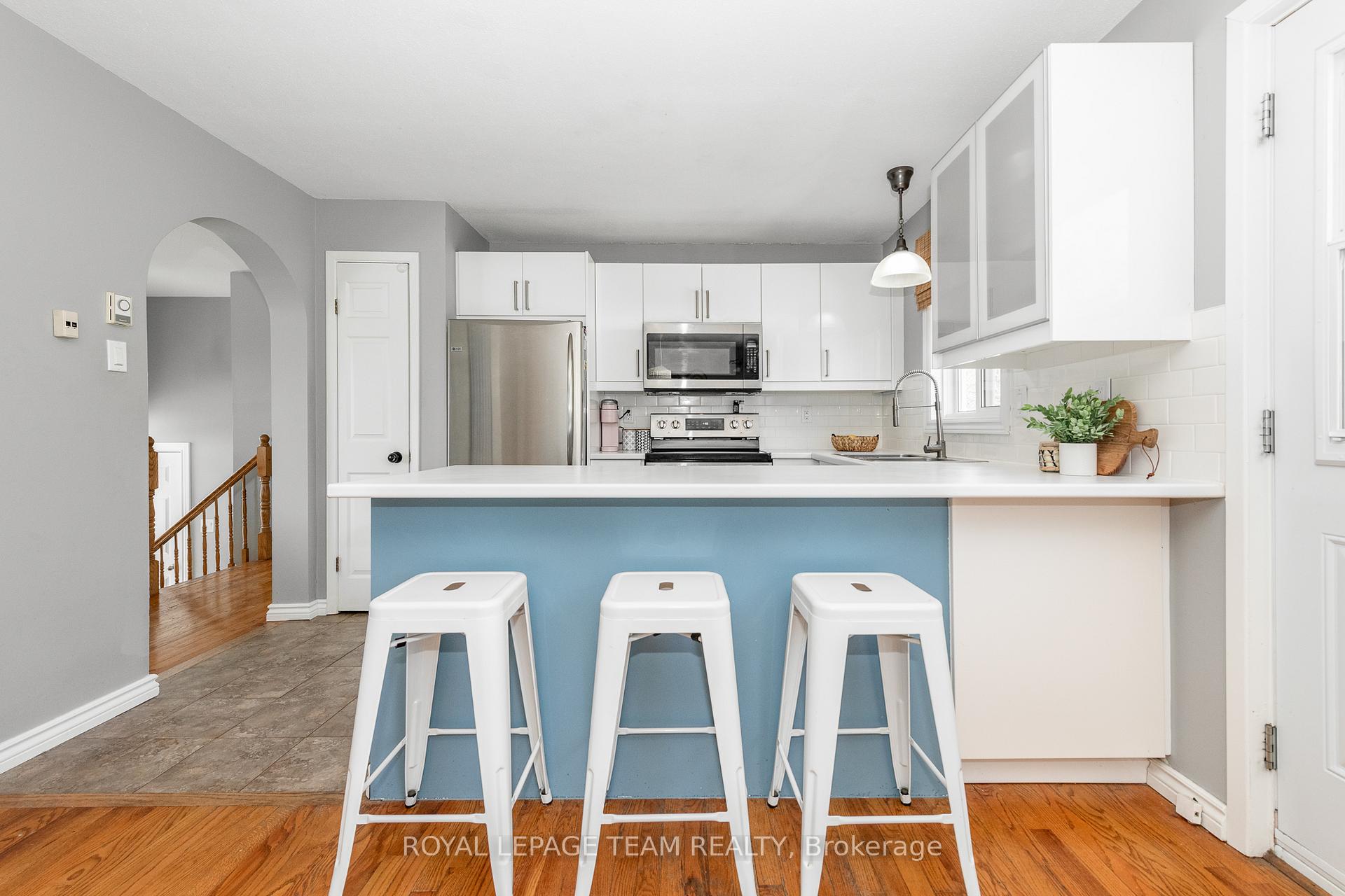Photo 11 of 34 Poole Creek Crescent, Ottawa, Fringewood — HOMEH