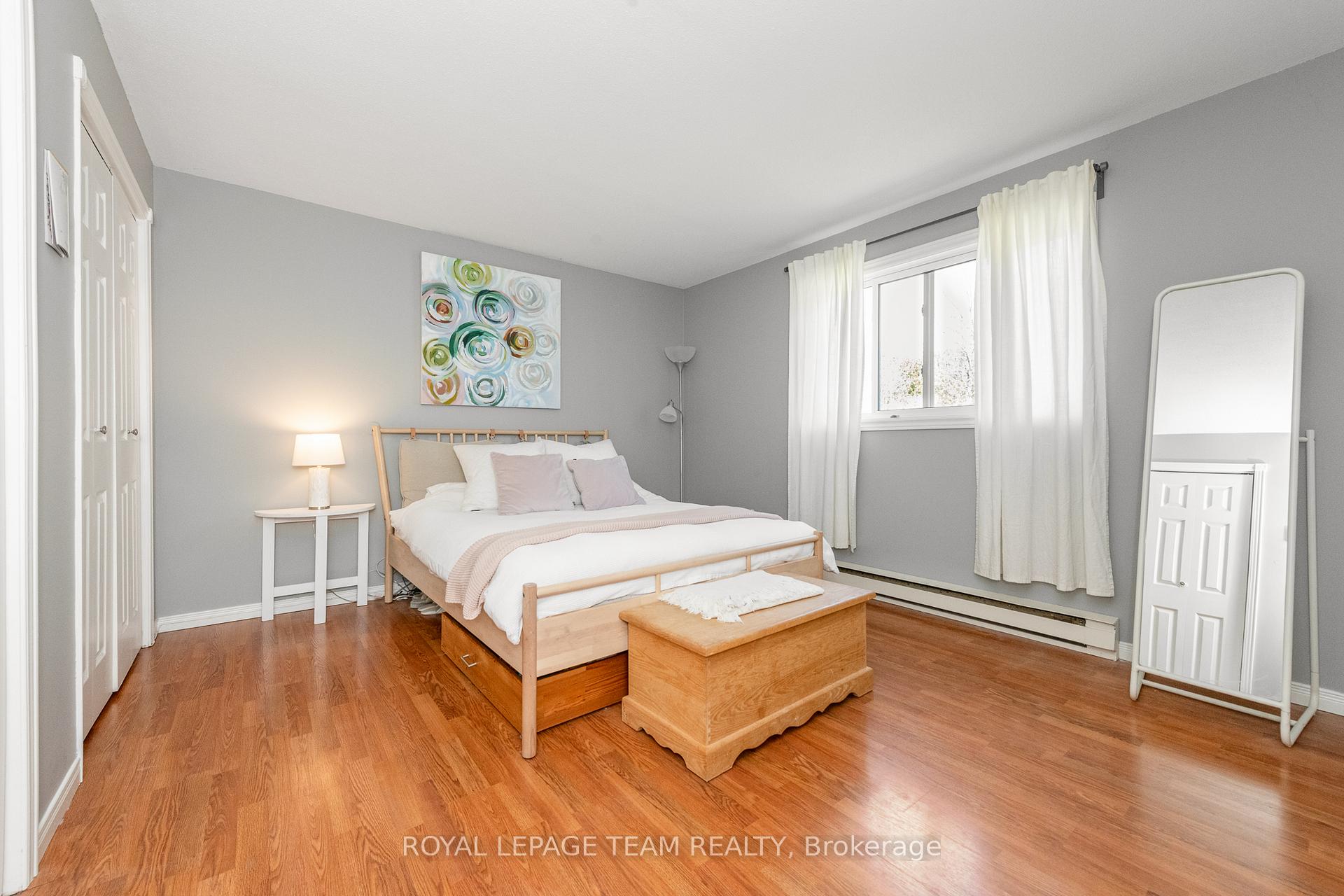 Photo 12 of 34 Poole Creek Crescent, Ottawa, Fringewood — HOMEH