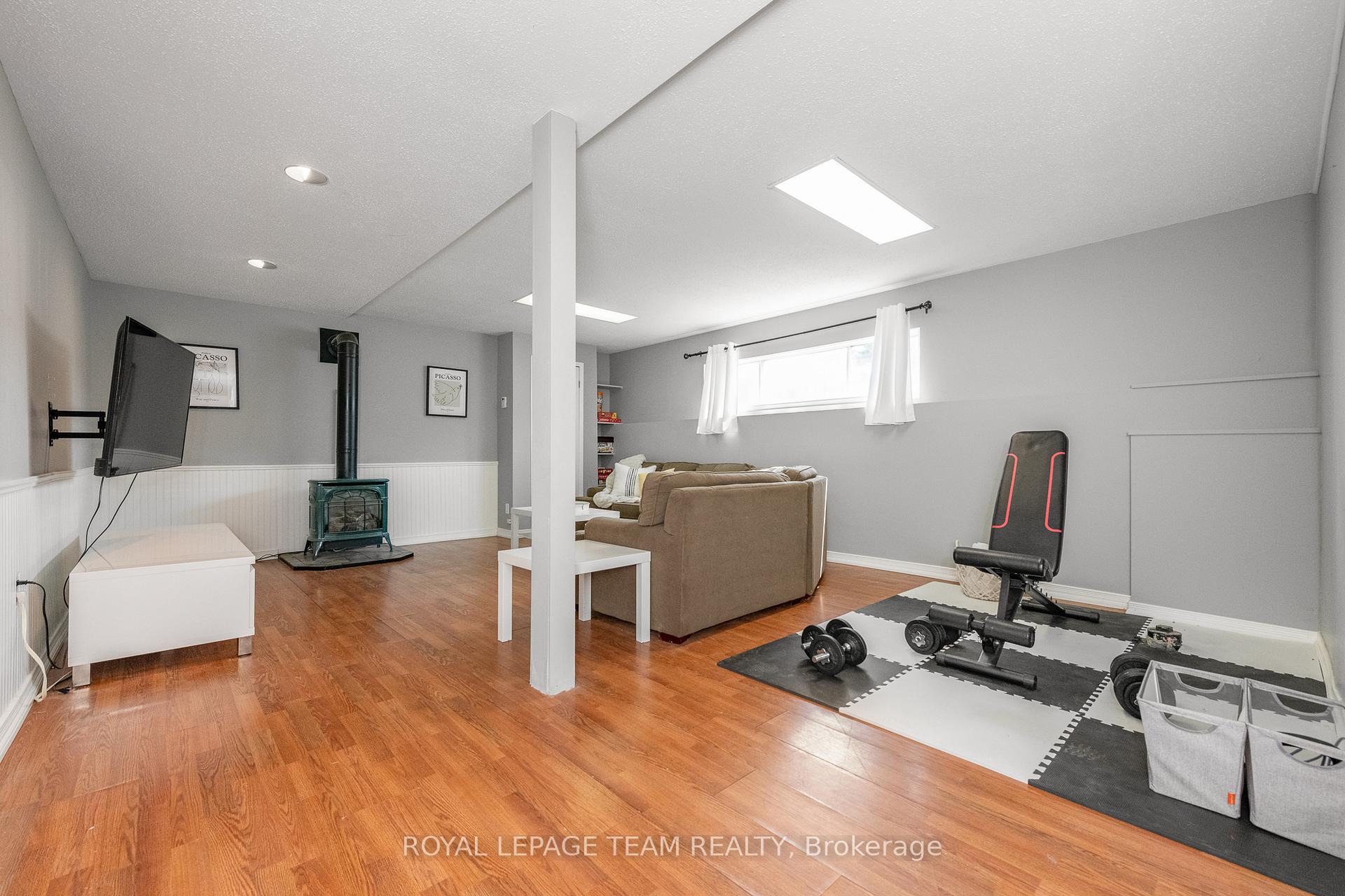 Photo 13 of 34 Poole Creek Crescent, Ottawa, Fringewood — HOMEH
