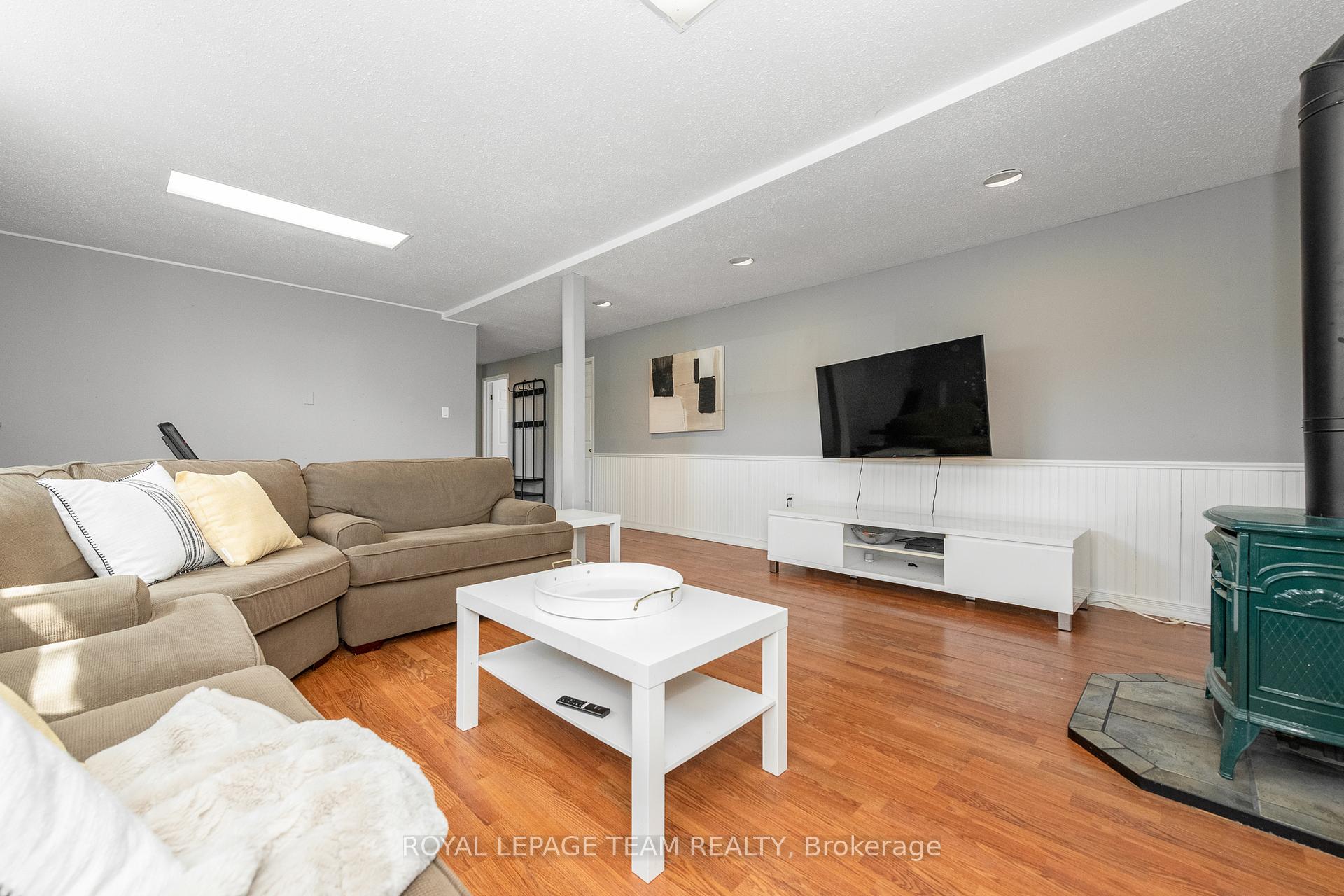 Photo 14 of 34 Poole Creek Crescent, Ottawa, Fringewood — HOMEH
