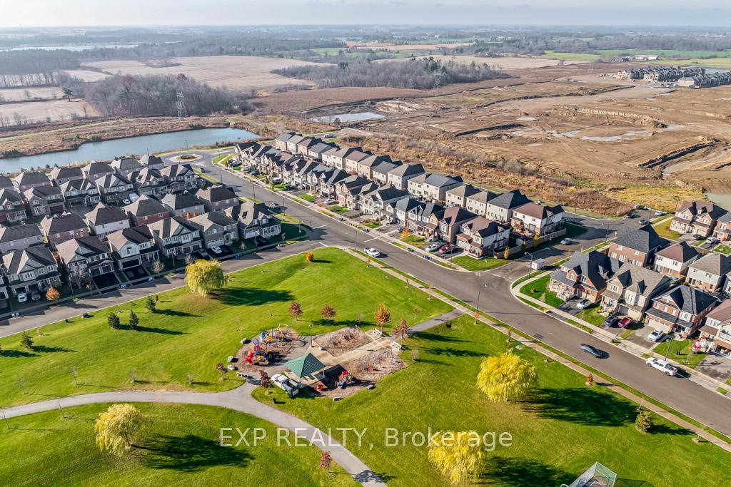 Photo 3 of 182 Binhaven Boulevard, Hamilton, Binbrook — HOMEH