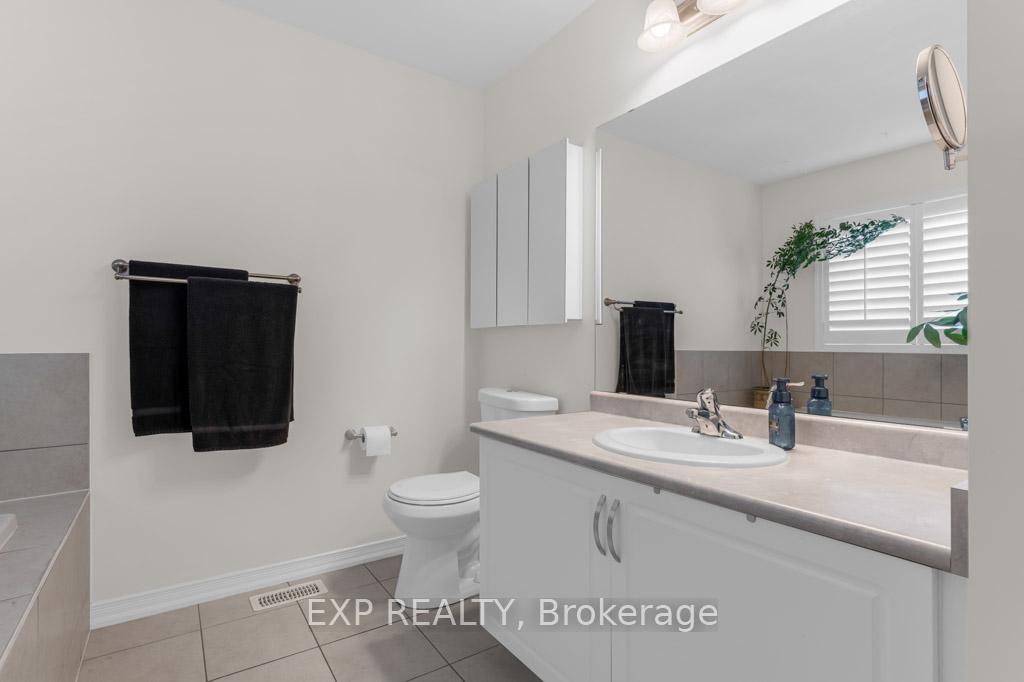 Photo 25 of 182 Binhaven Boulevard, Hamilton, Binbrook — HOMEH