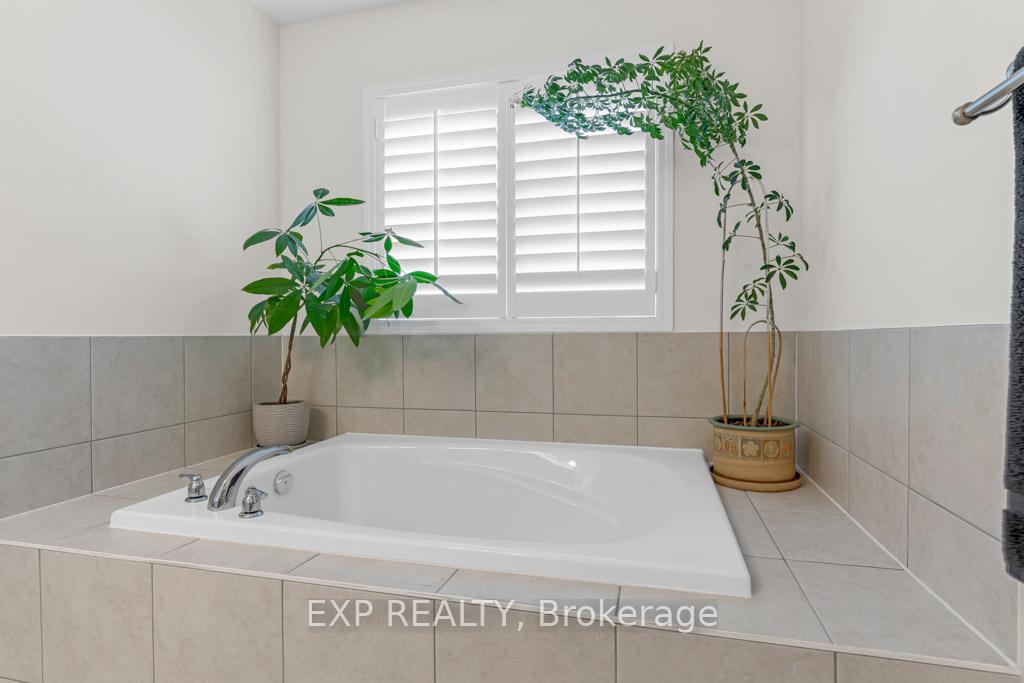 Photo 26 of 182 Binhaven Boulevard, Hamilton, Binbrook — HOMEH