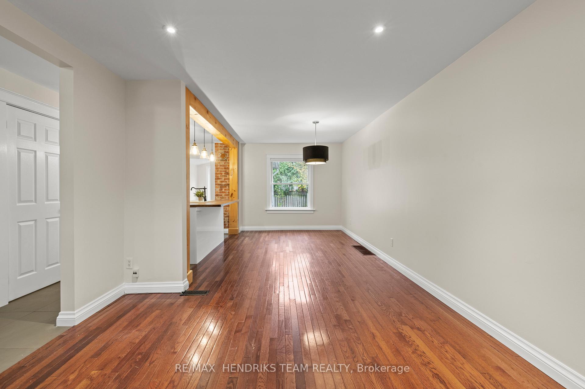 Photo 6 of 102 Lowell Avenue, St. Catharines, Downtown — HOMEH