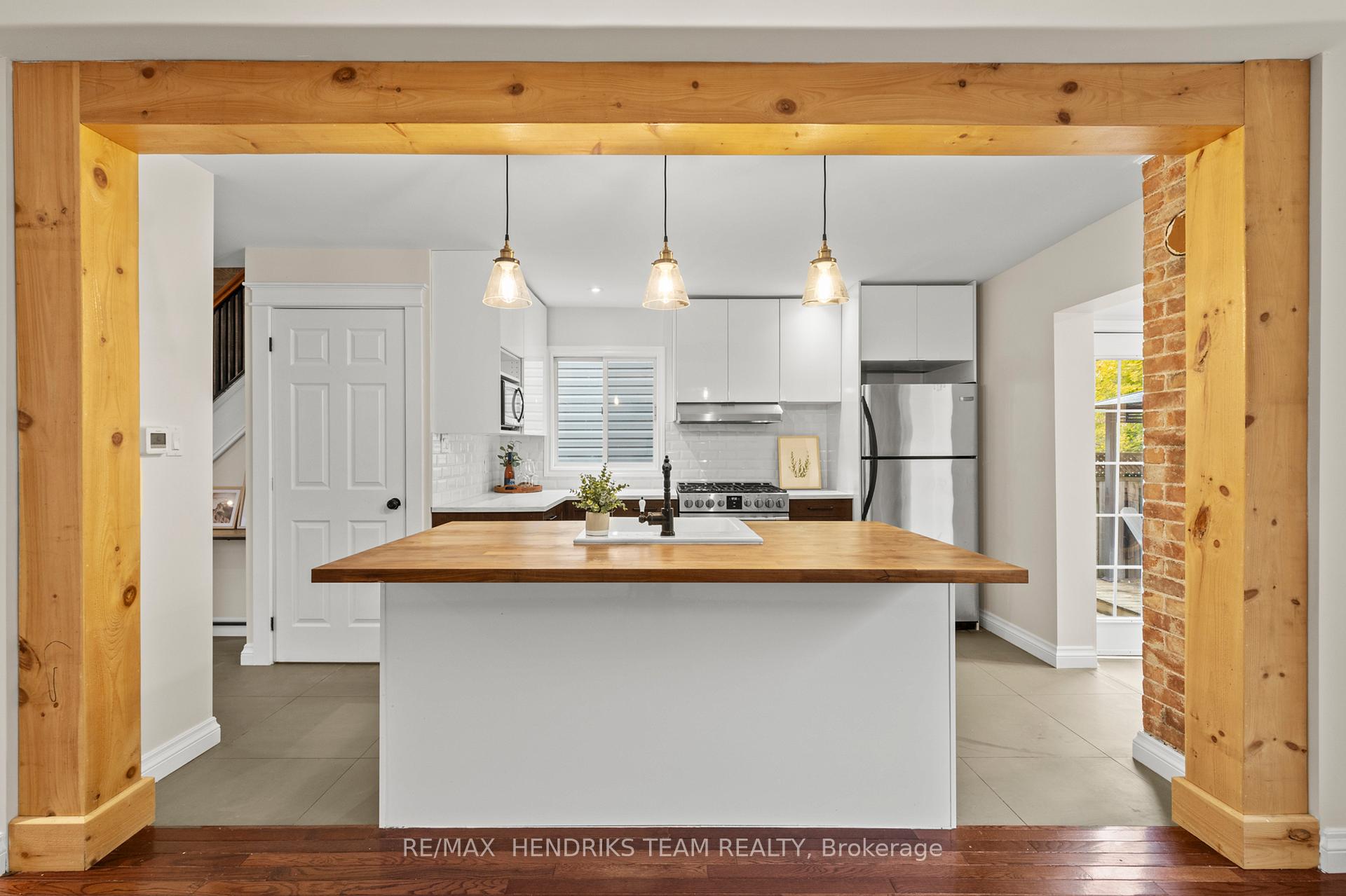 Photo 7 of 102 Lowell Avenue, St. Catharines, Downtown — HOMEH