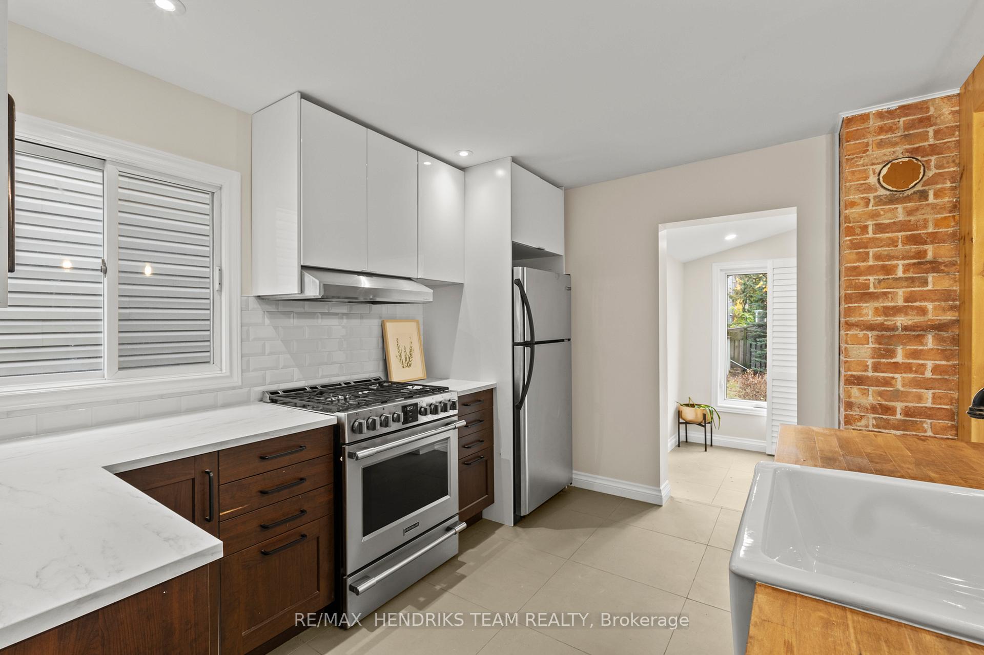 Photo 10 of 102 Lowell Avenue, St. Catharines, Downtown — HOMEH