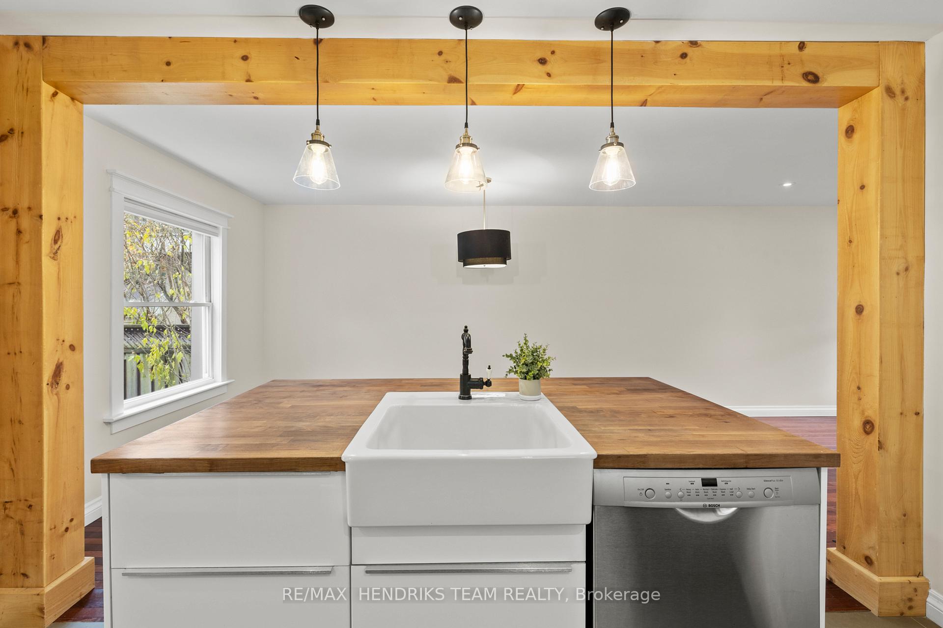 Photo 11 of 102 Lowell Avenue, St. Catharines, Downtown — HOMEH