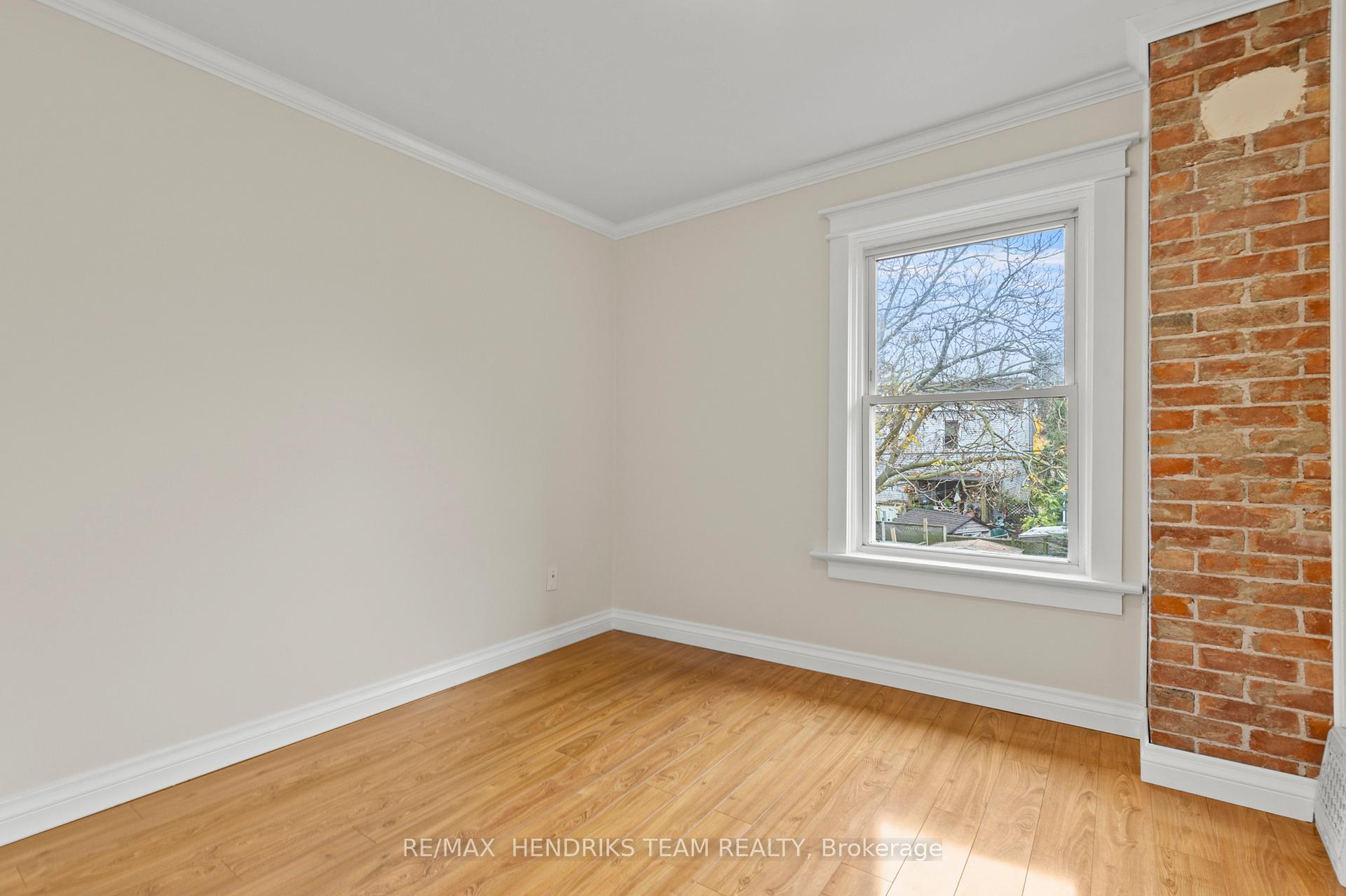 Photo 13 of 102 Lowell Avenue, St. Catharines, Downtown — HOMEH