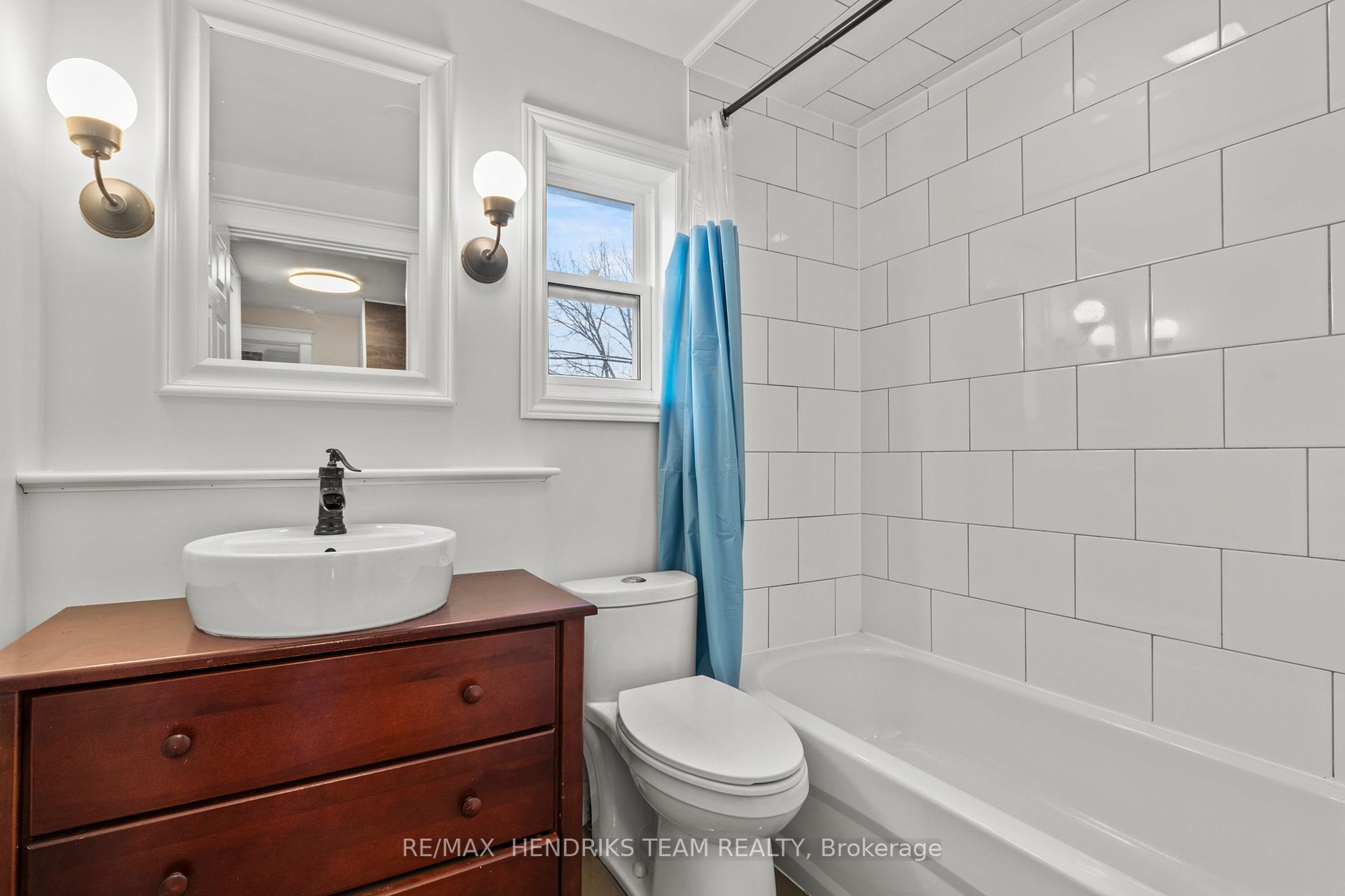 Photo 15 of 102 Lowell Avenue, St. Catharines, Downtown — HOMEH