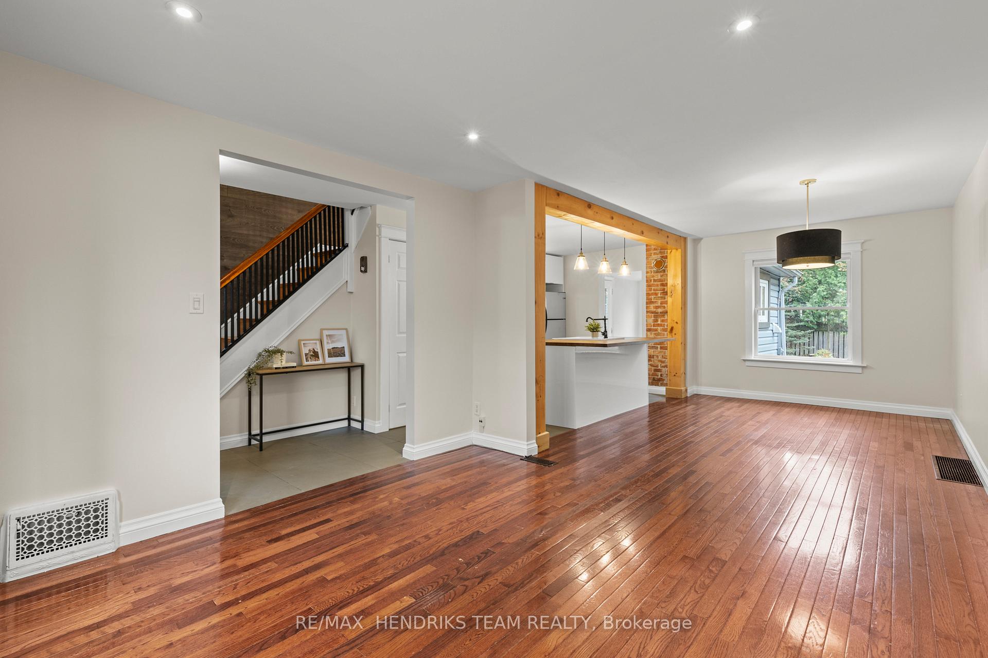Photo 21 of 102 Lowell Avenue, St. Catharines, Downtown — HOMEH