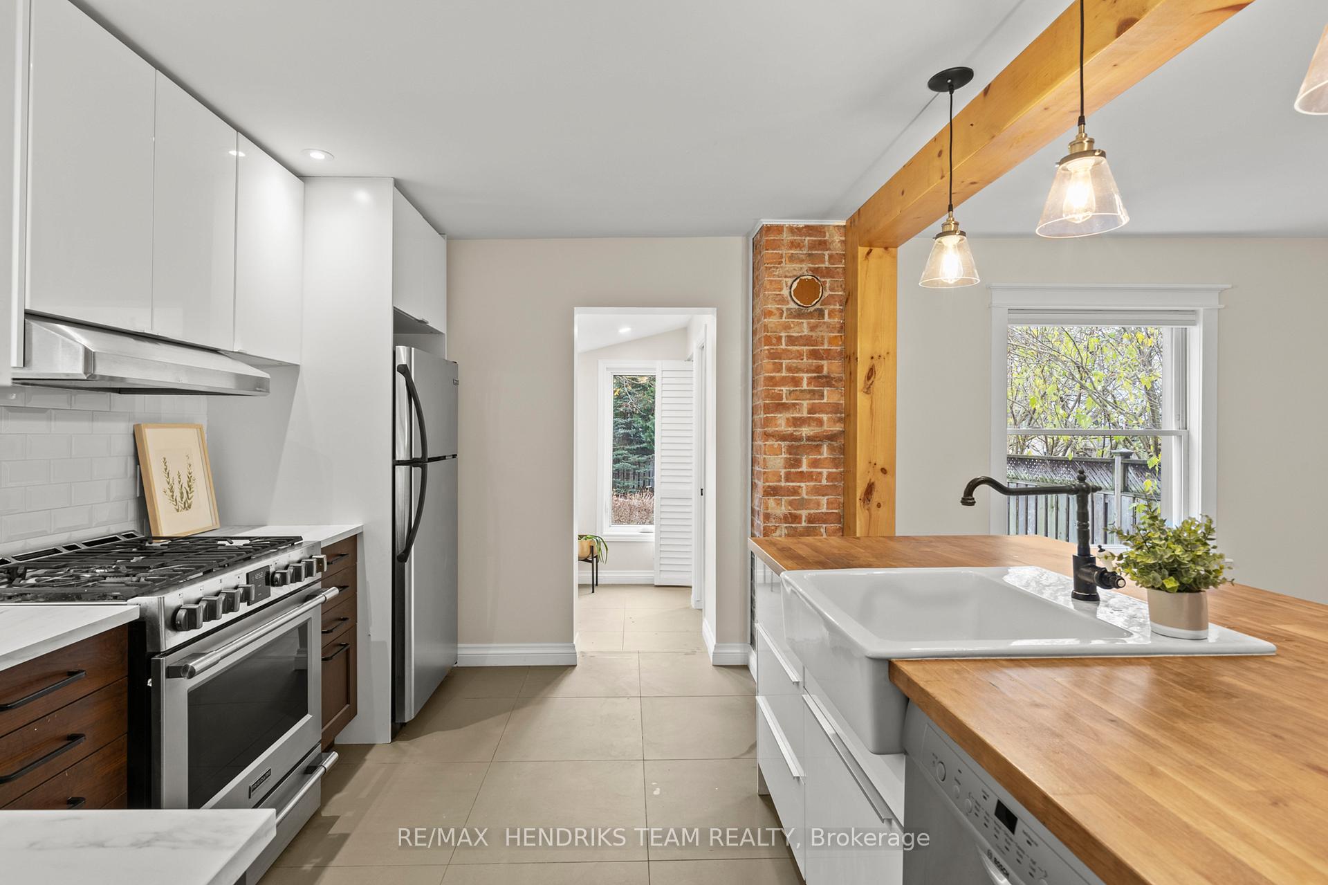 Photo 24 of 102 Lowell Avenue, St. Catharines, Downtown — HOMEH