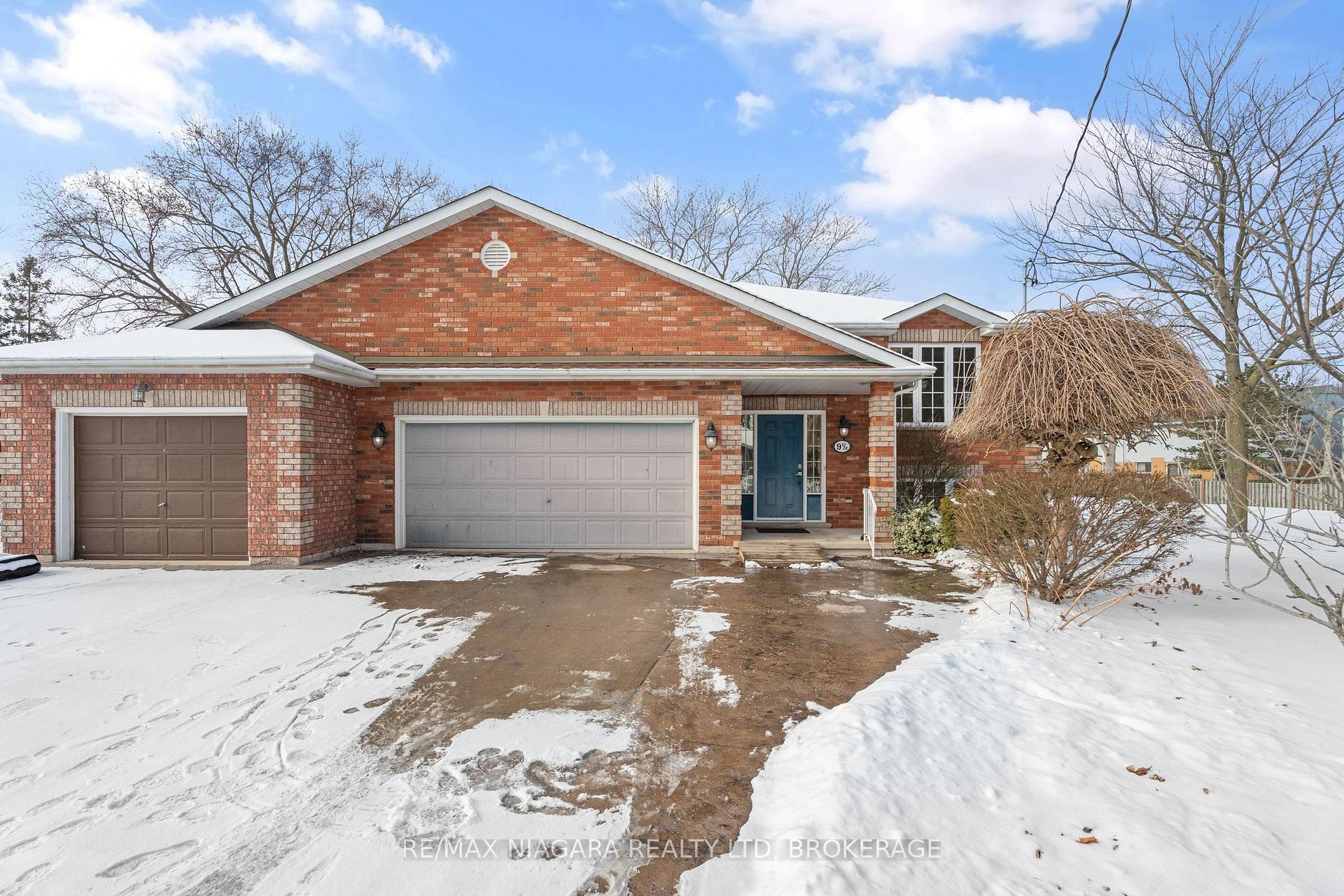 Photo 1 of 9 1/2 Greenock Circle, St. Catharines, Western Hill — HOMEH