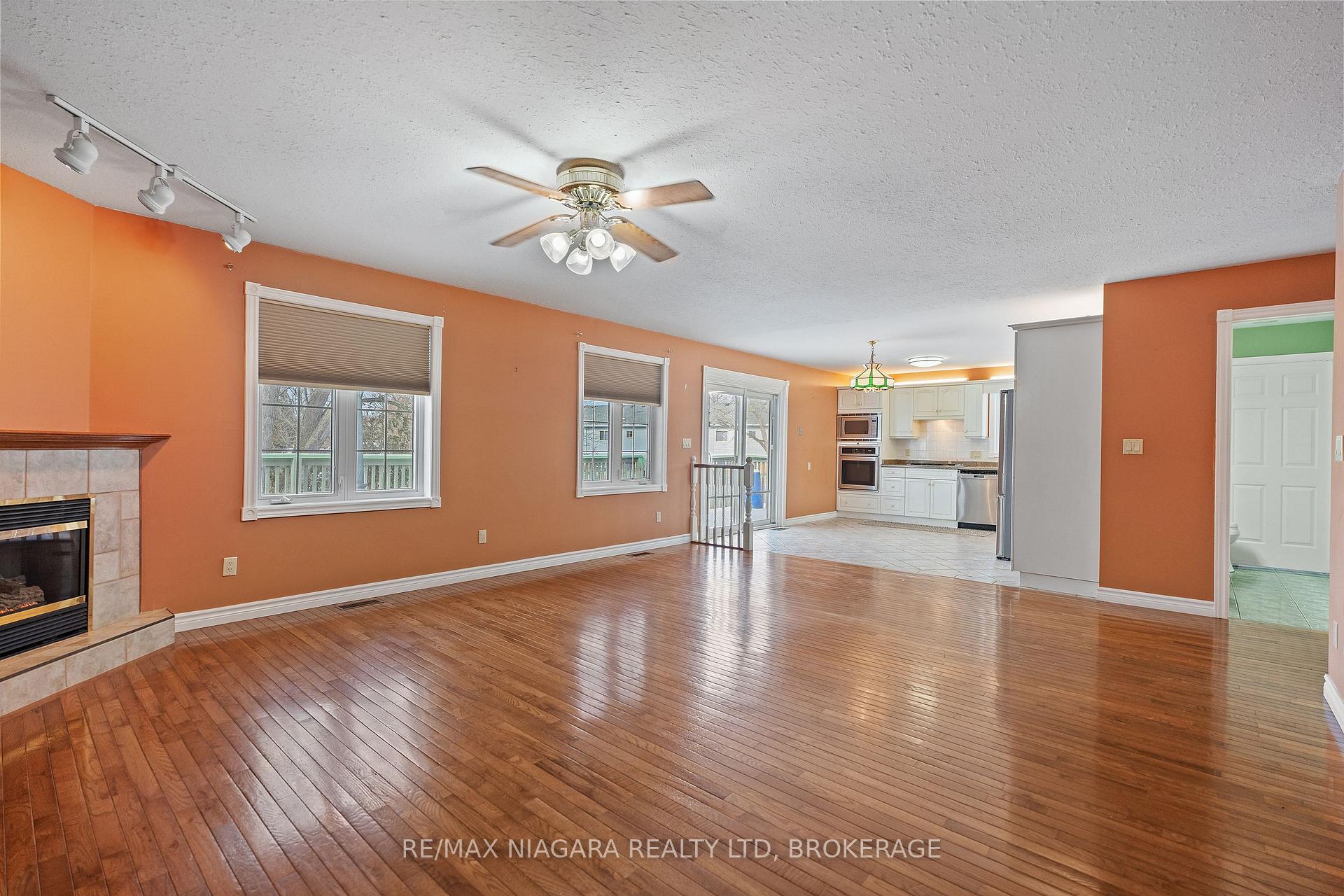 Photo 8 of 9 1/2 Greenock Circle, St. Catharines, Western Hill — HOMEH