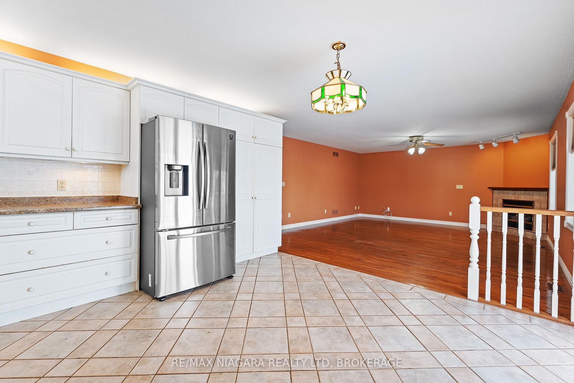 Photo 14 of 9 1/2 Greenock Circle, St. Catharines, Western Hill — HOMEH