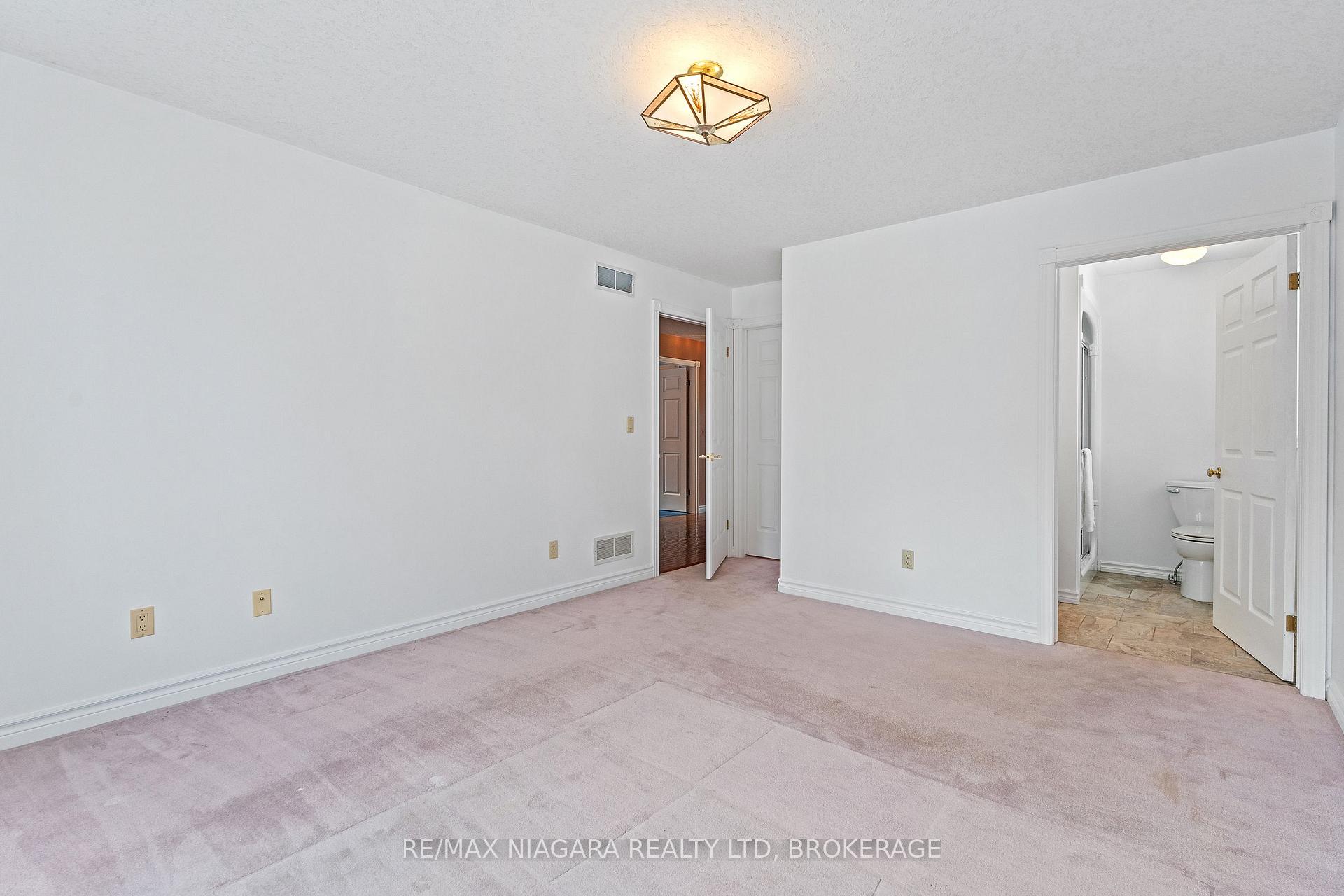 Photo 16 of 9 1/2 Greenock Circle, St. Catharines, Western Hill — HOMEH