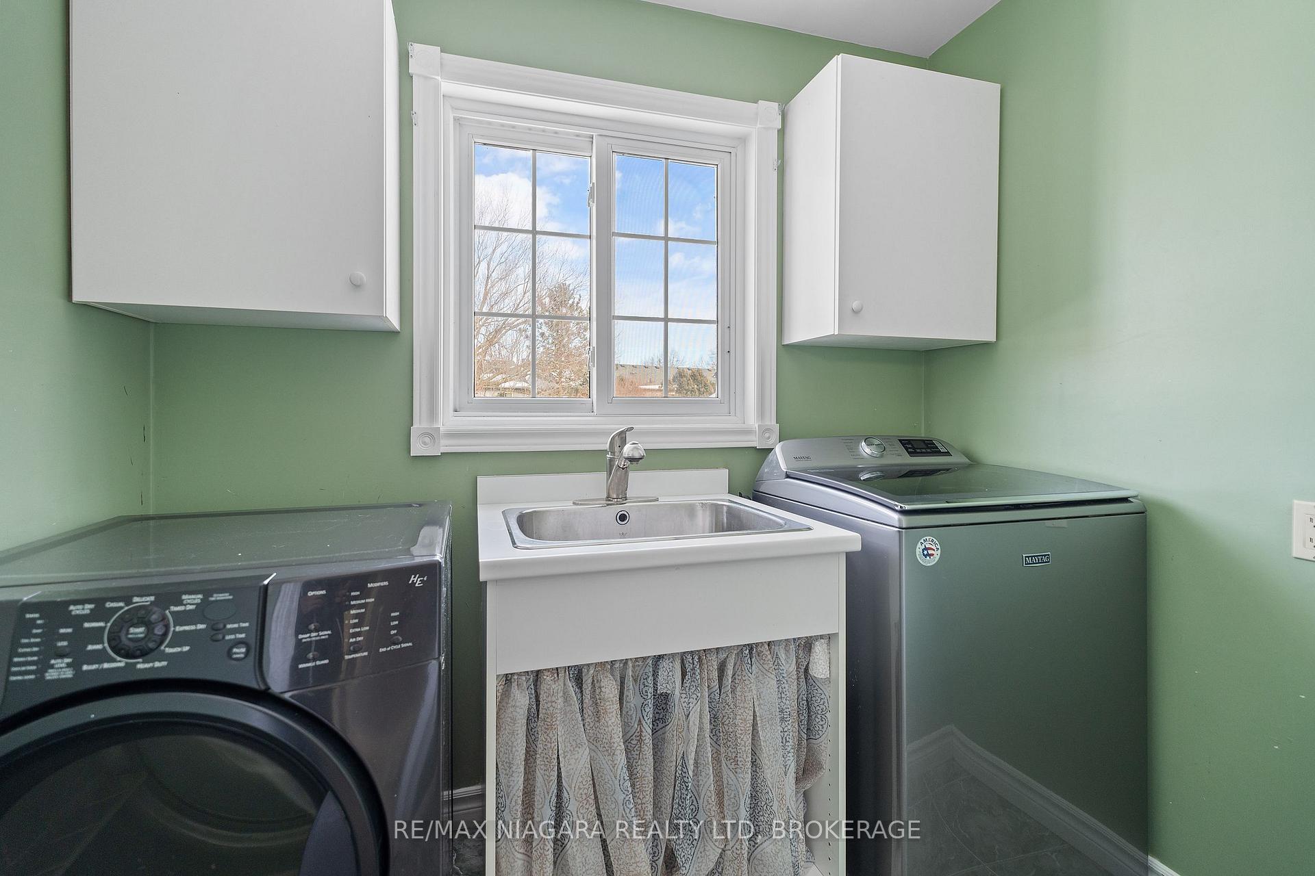 Photo 20 of 9 1/2 Greenock Circle, St. Catharines, Western Hill — HOMEH