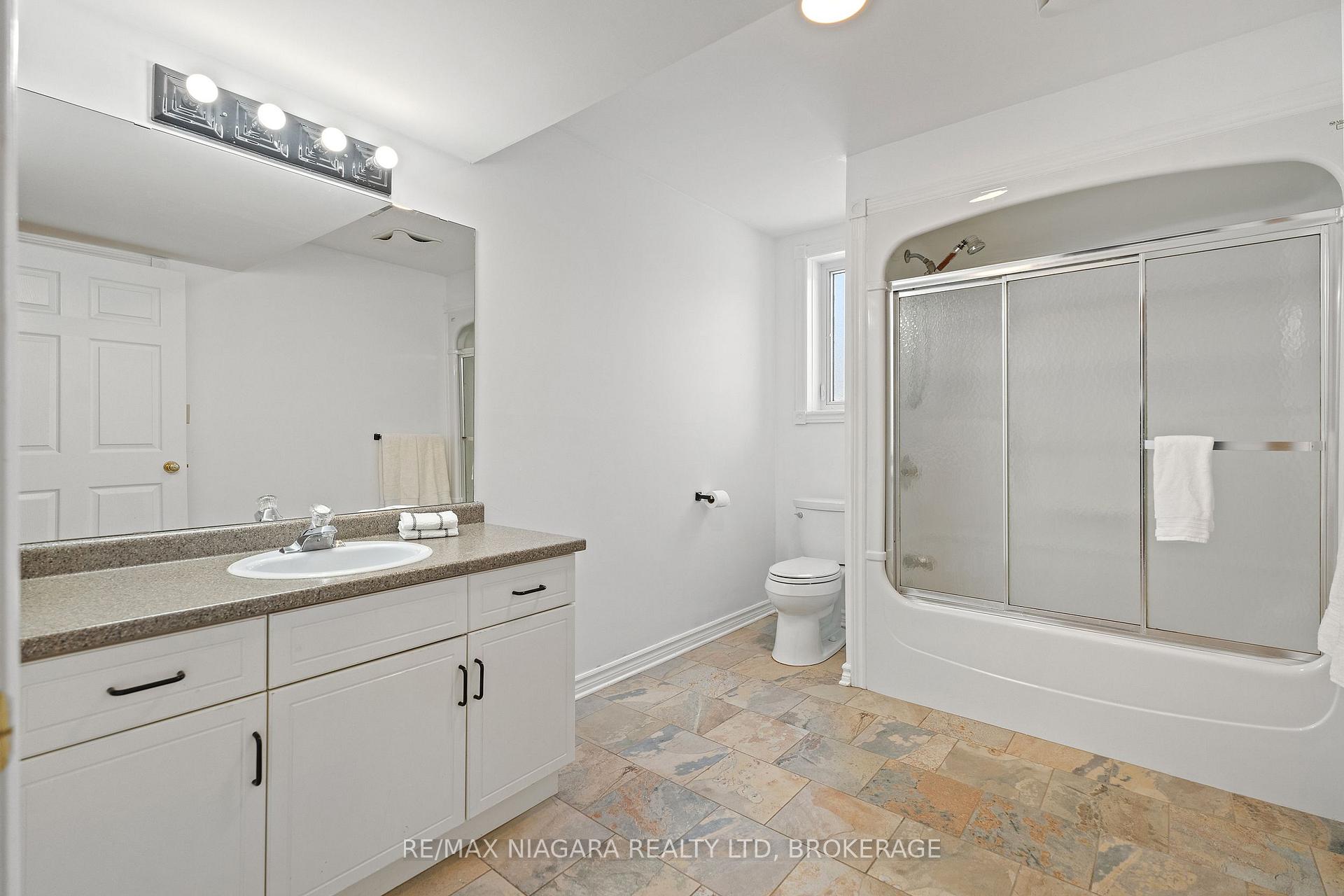 Photo 23 of 9 1/2 Greenock Circle, St. Catharines, Western Hill — HOMEH