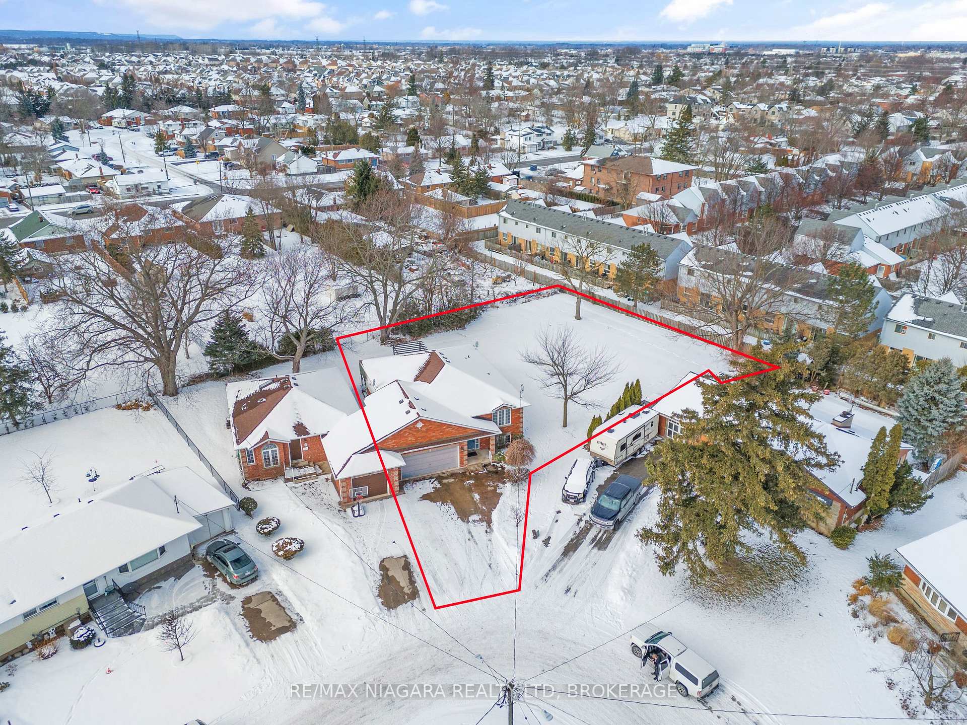 Photo 28 of 9 1/2 Greenock Circle, St. Catharines, Western Hill — HOMEH