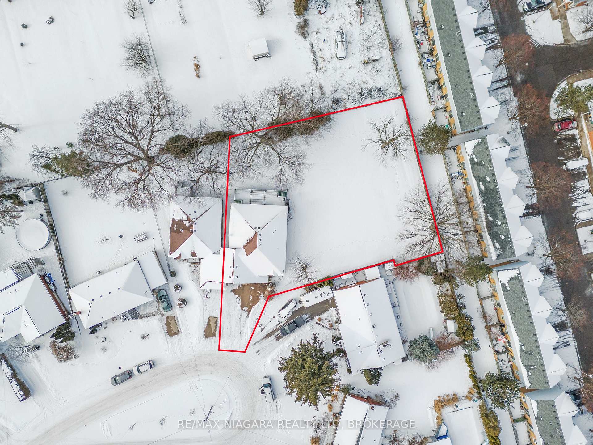 Photo 30 of 9 1/2 Greenock Circle, St. Catharines, Western Hill — HOMEH