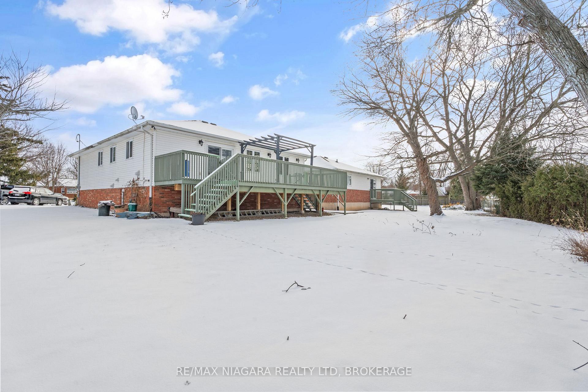 Photo 32 of 9 1/2 Greenock Circle, St. Catharines, Western Hill — HOMEH