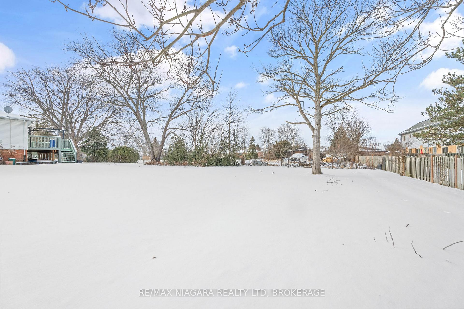 Photo 33 of 9 1/2 Greenock Circle, St. Catharines, Western Hill — HOMEH
