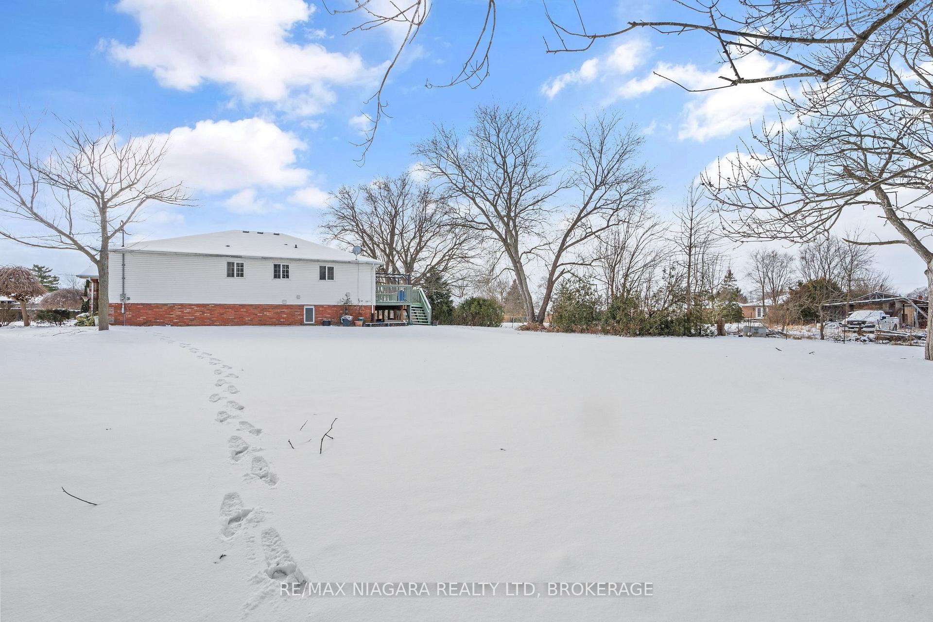 Photo 34 of 9 1/2 Greenock Circle, St. Catharines, Western Hill — HOMEH