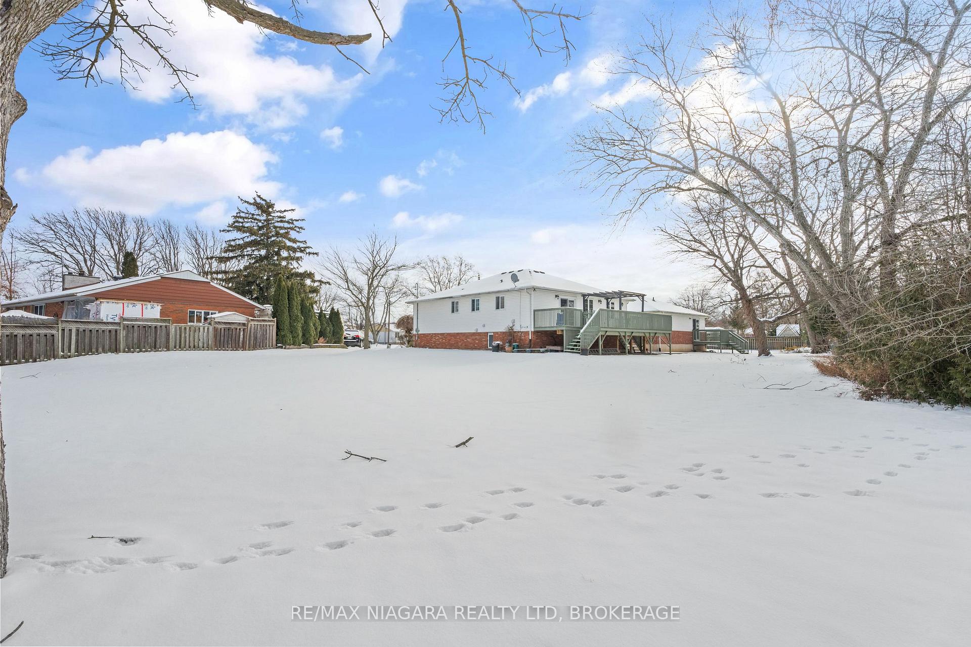 Photo 35 of 9 1/2 Greenock Circle, St. Catharines, Western Hill — HOMEH