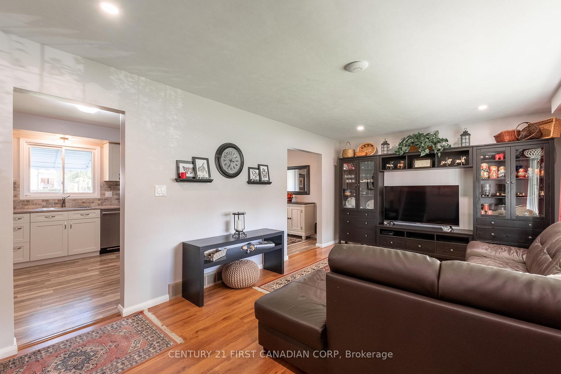 Photo 4 of 53 Dunwich Drive, St. Thomas — HOMEH